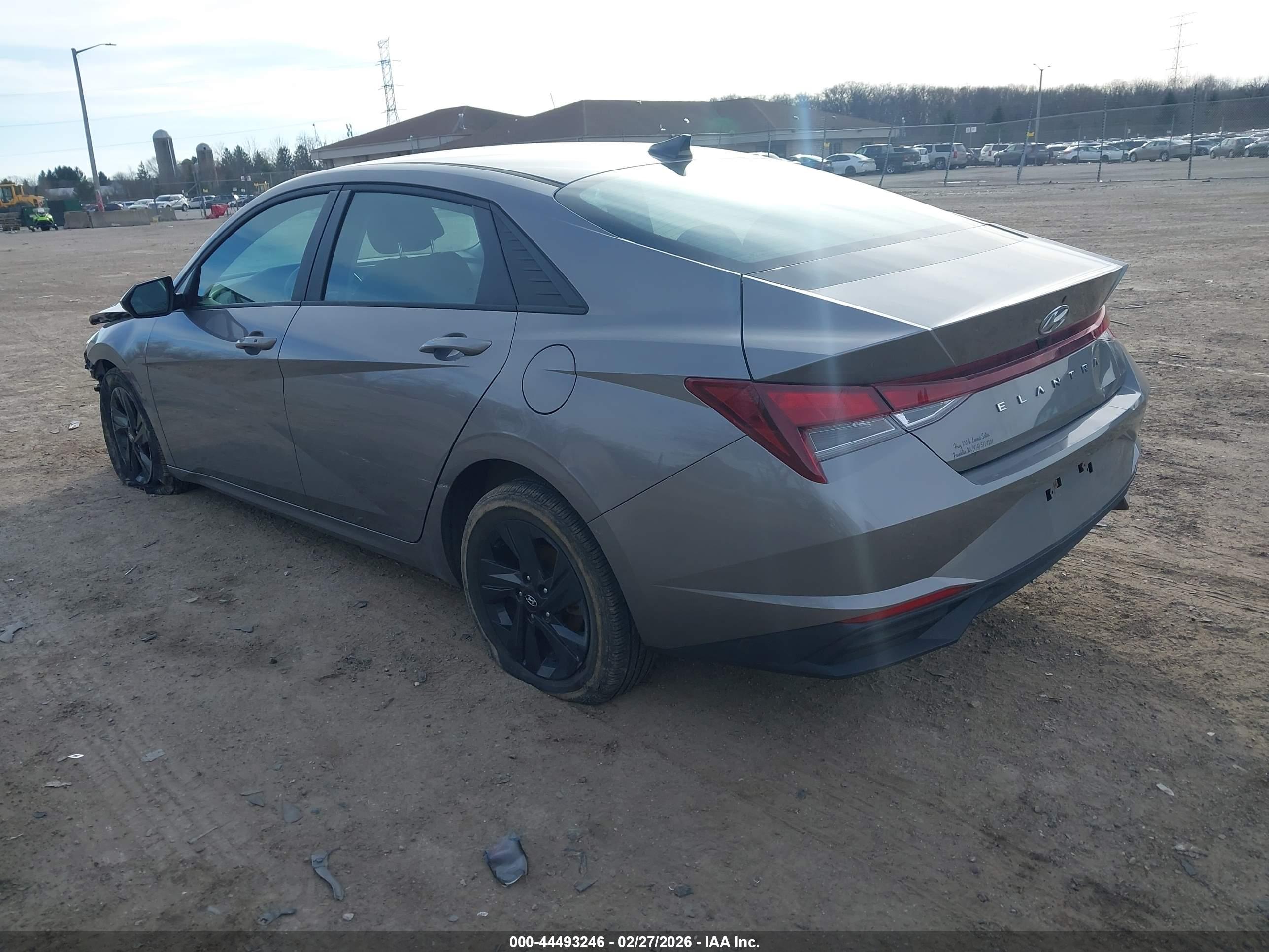 HYUNDAI ELANTRA image 3