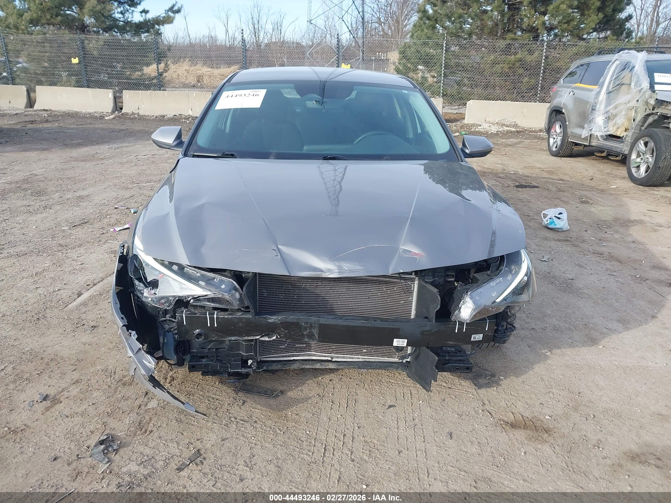 HYUNDAI ELANTRA image 6