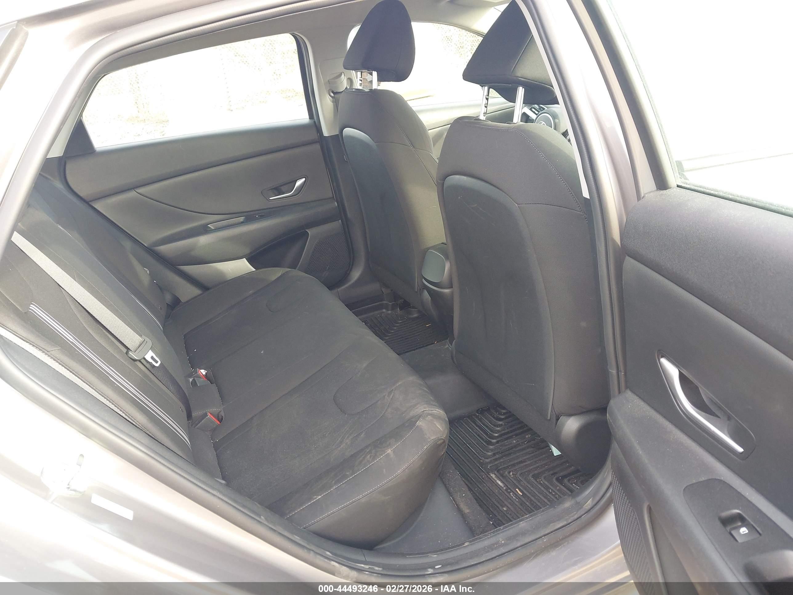 HYUNDAI ELANTRA image 8