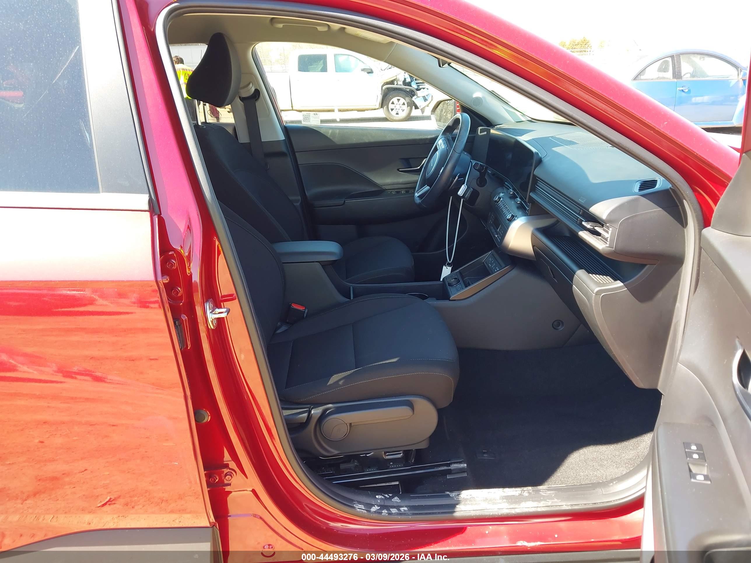 HYUNDAI KONA image 5