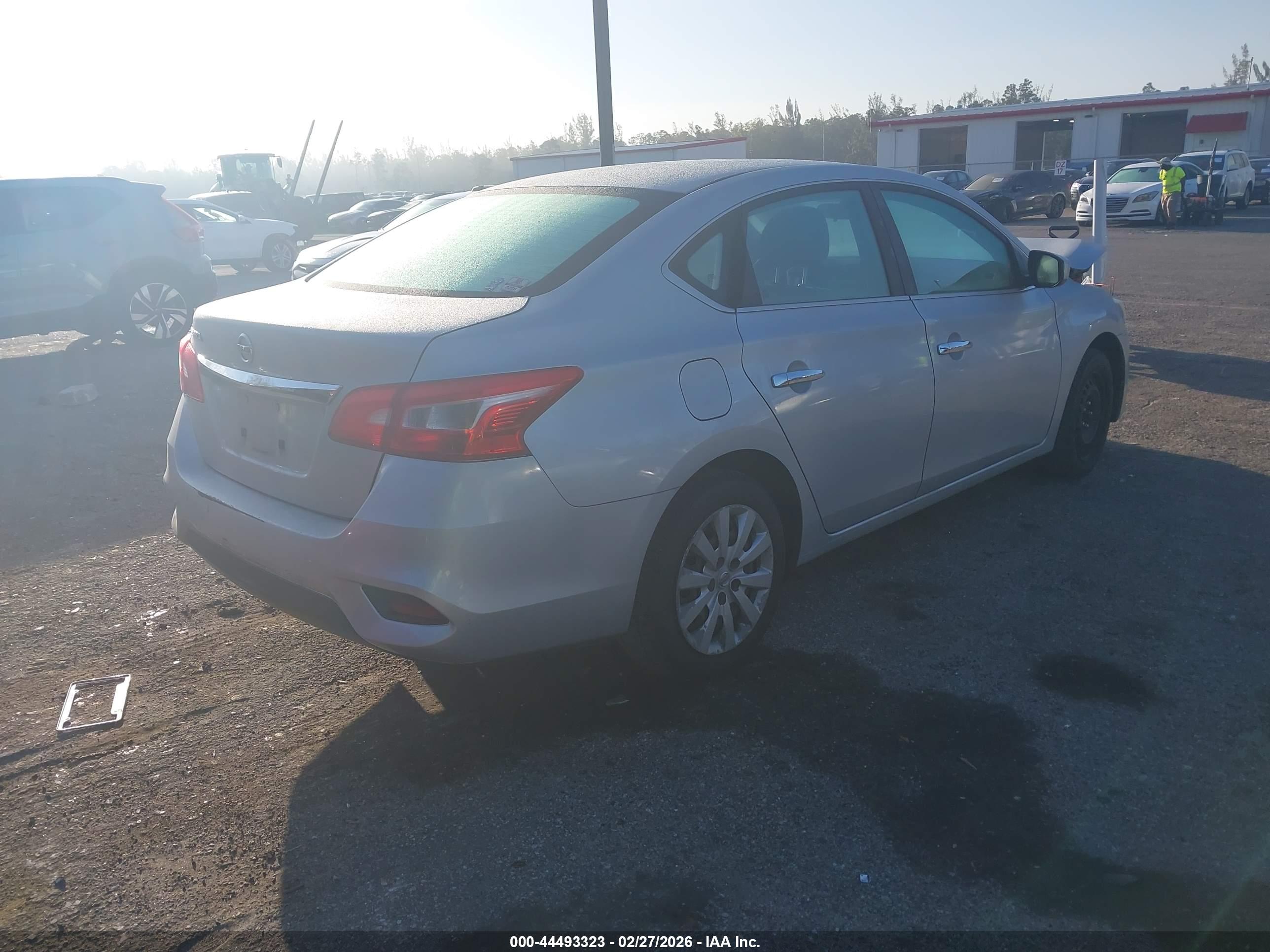 NISSAN SENTRA image 4