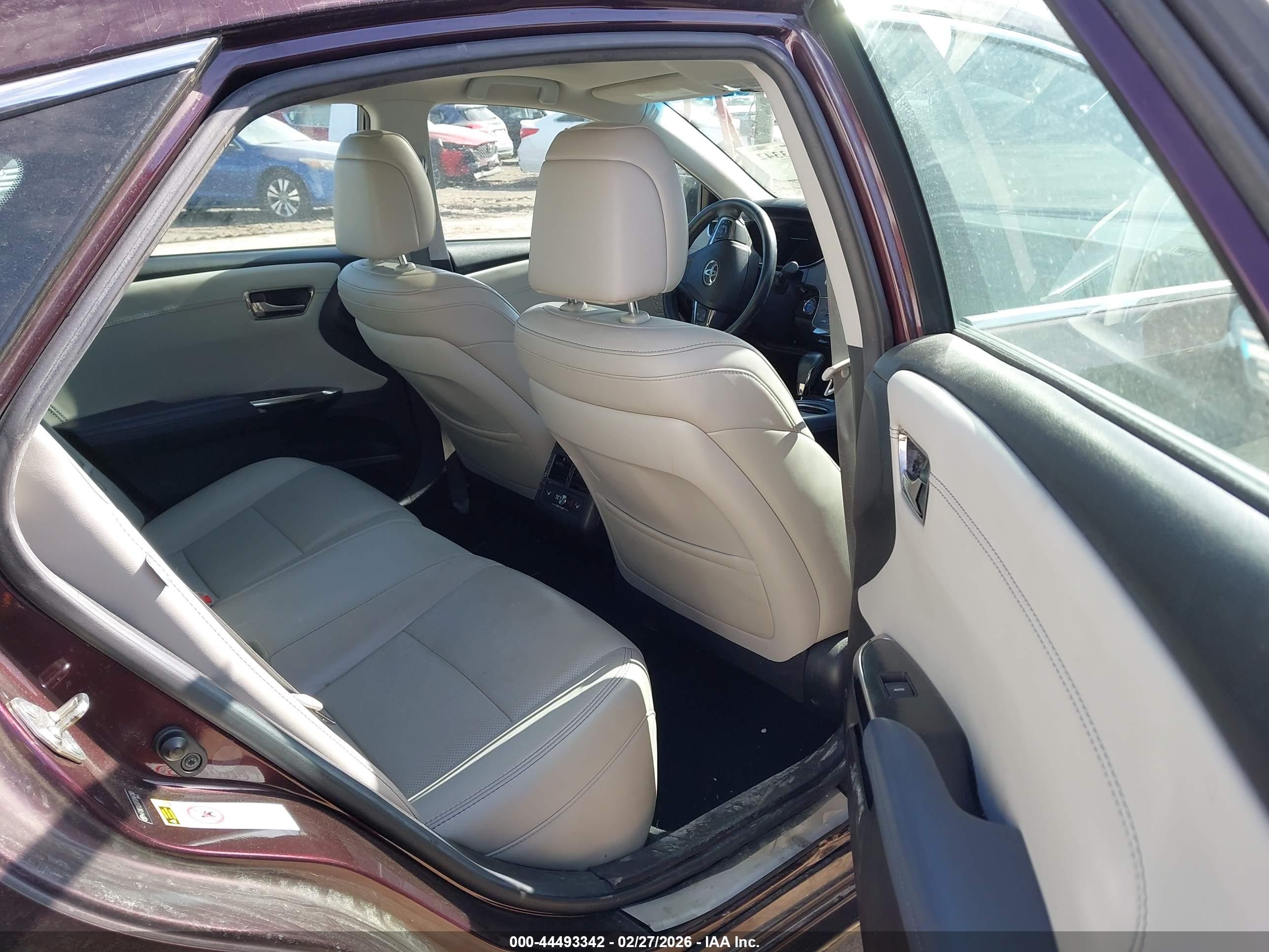 TOYOTA AVALON image 8