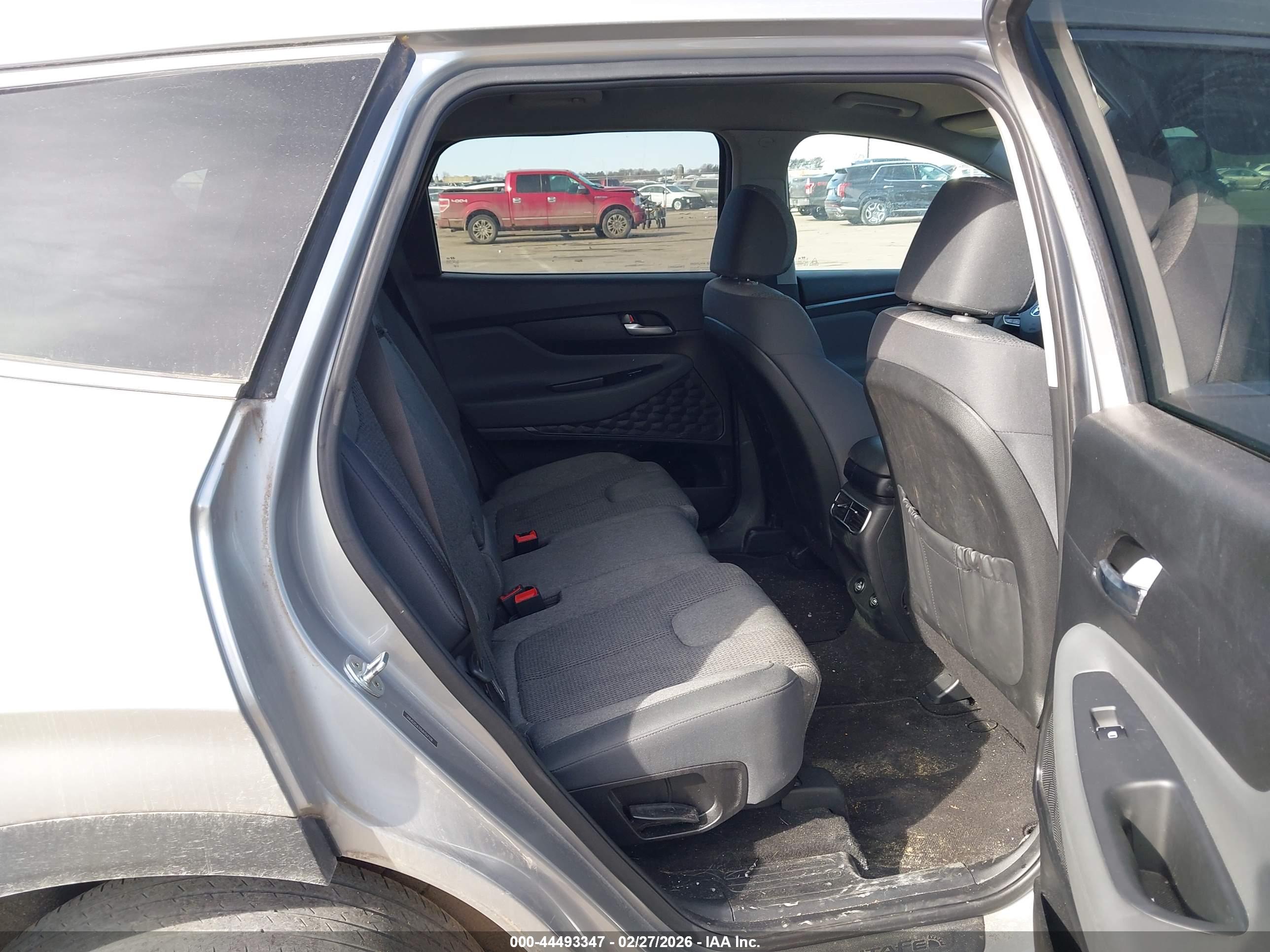 HYUNDAI SANTA image 8