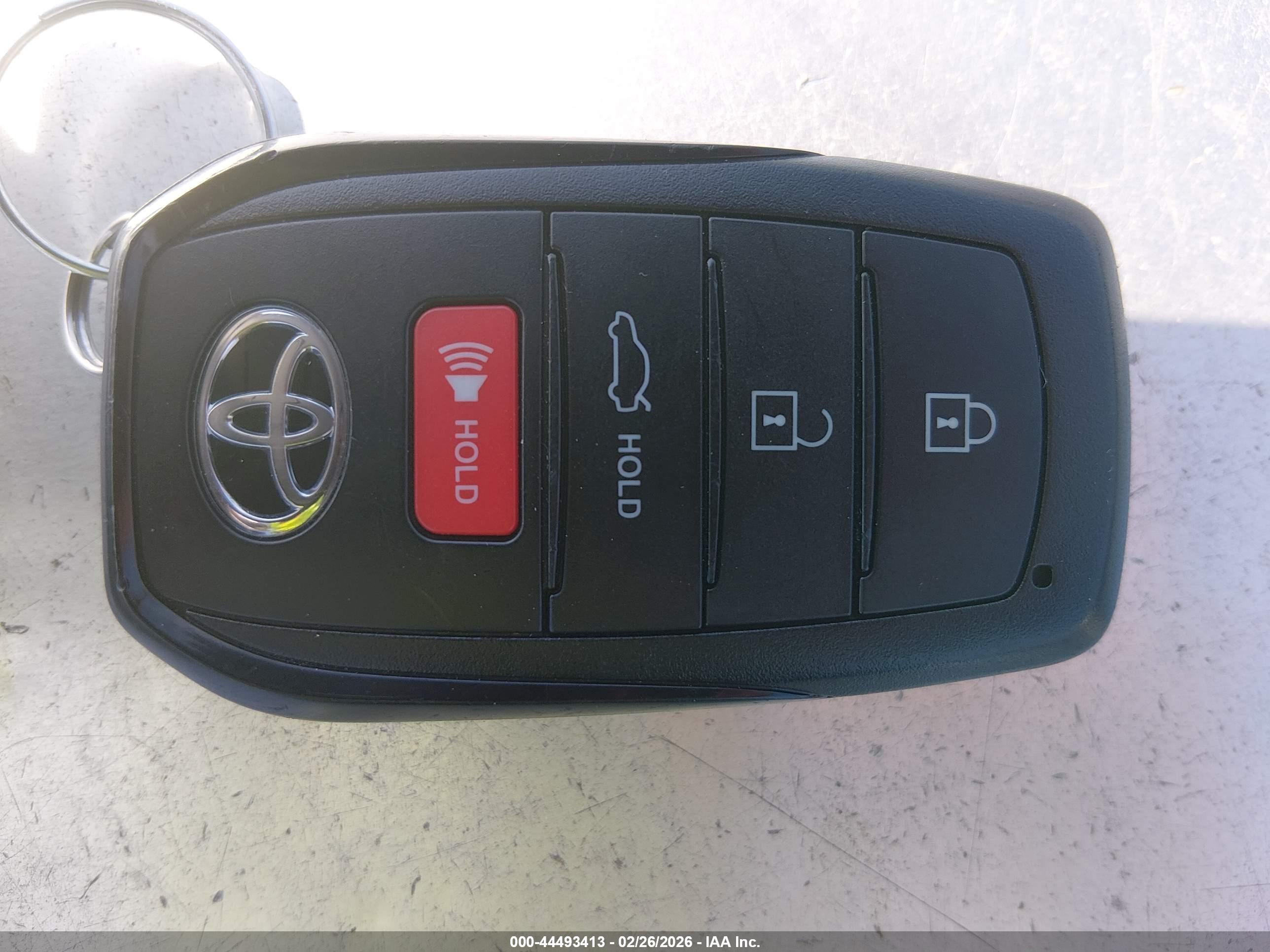 TOYOTA CAMRY image 11