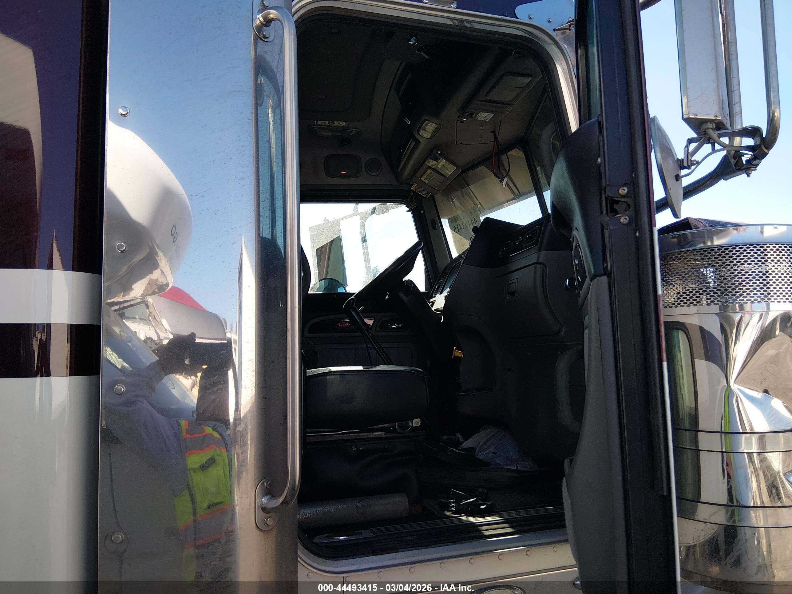 PETERBILT 389 image 7