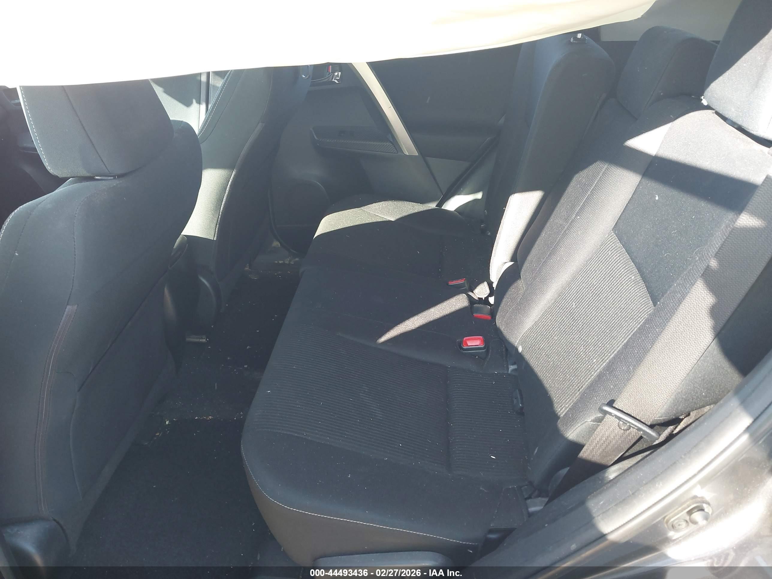 TOYOTA RAV4 image 8