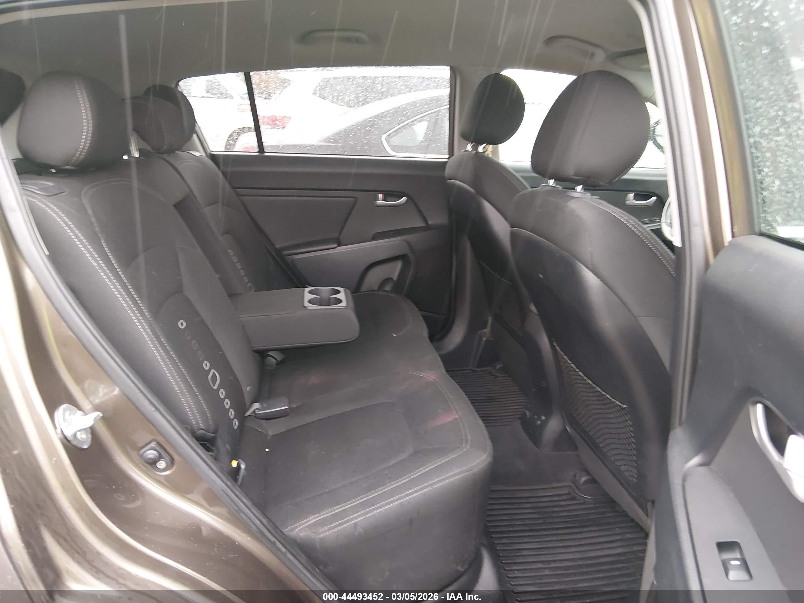 KIA SPORTAGE image 8
