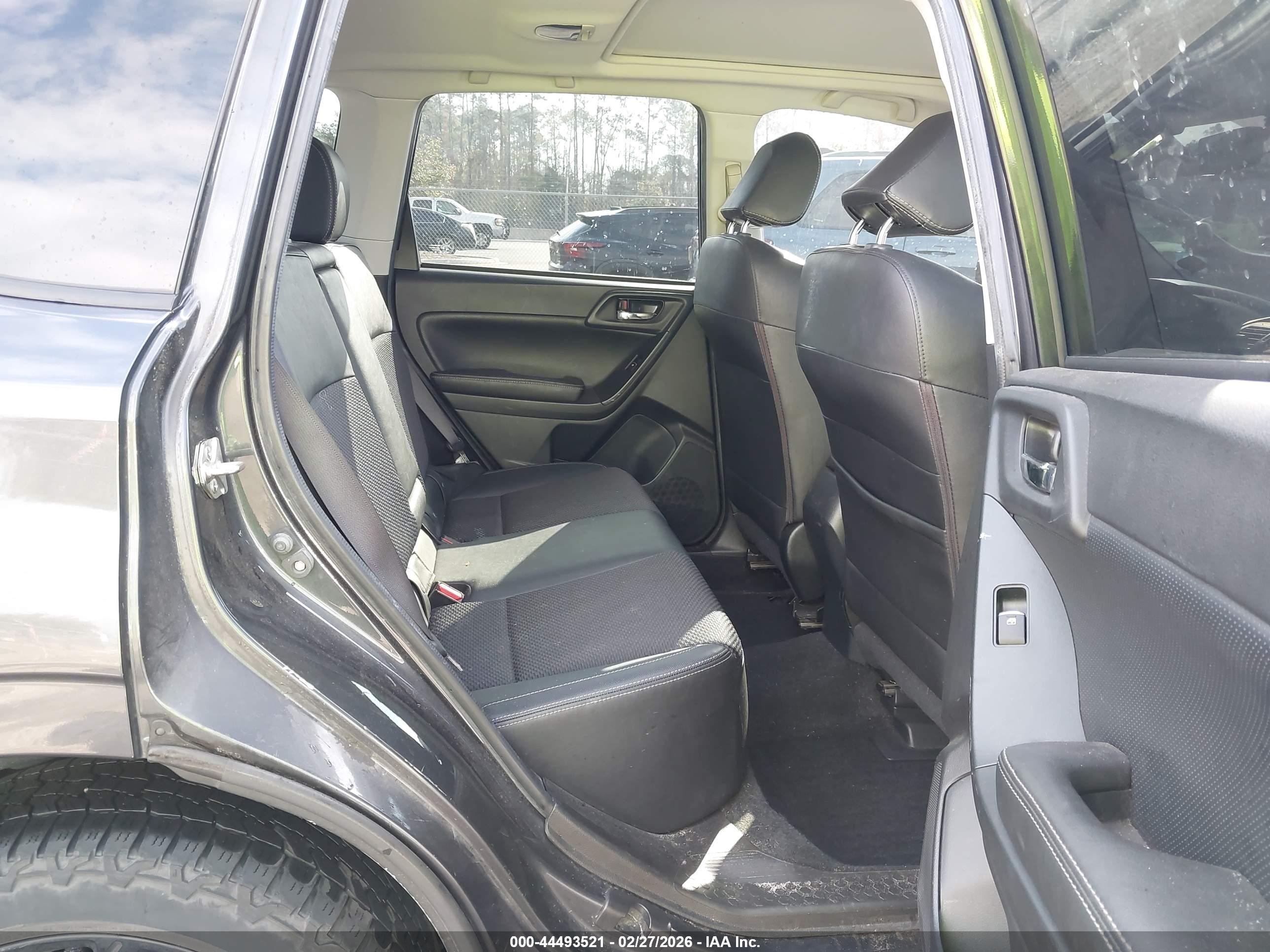SUBARU FORESTER image 8