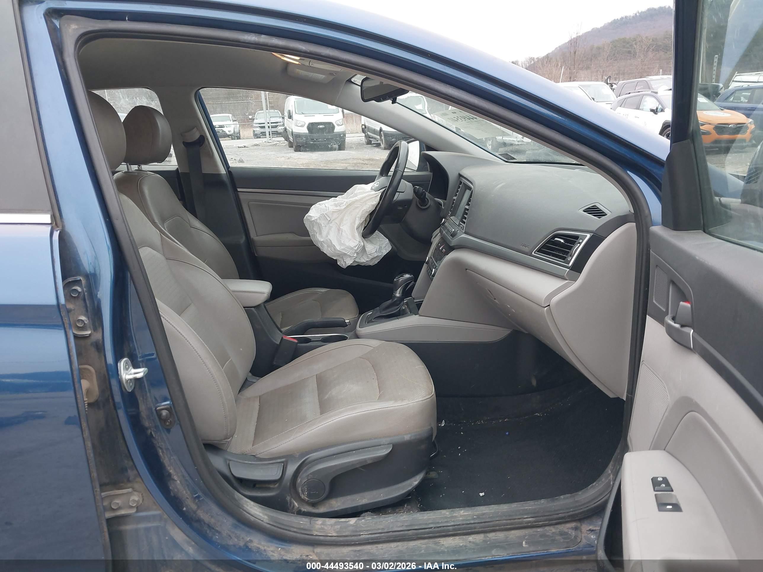 HYUNDAI ELANTRA image 5