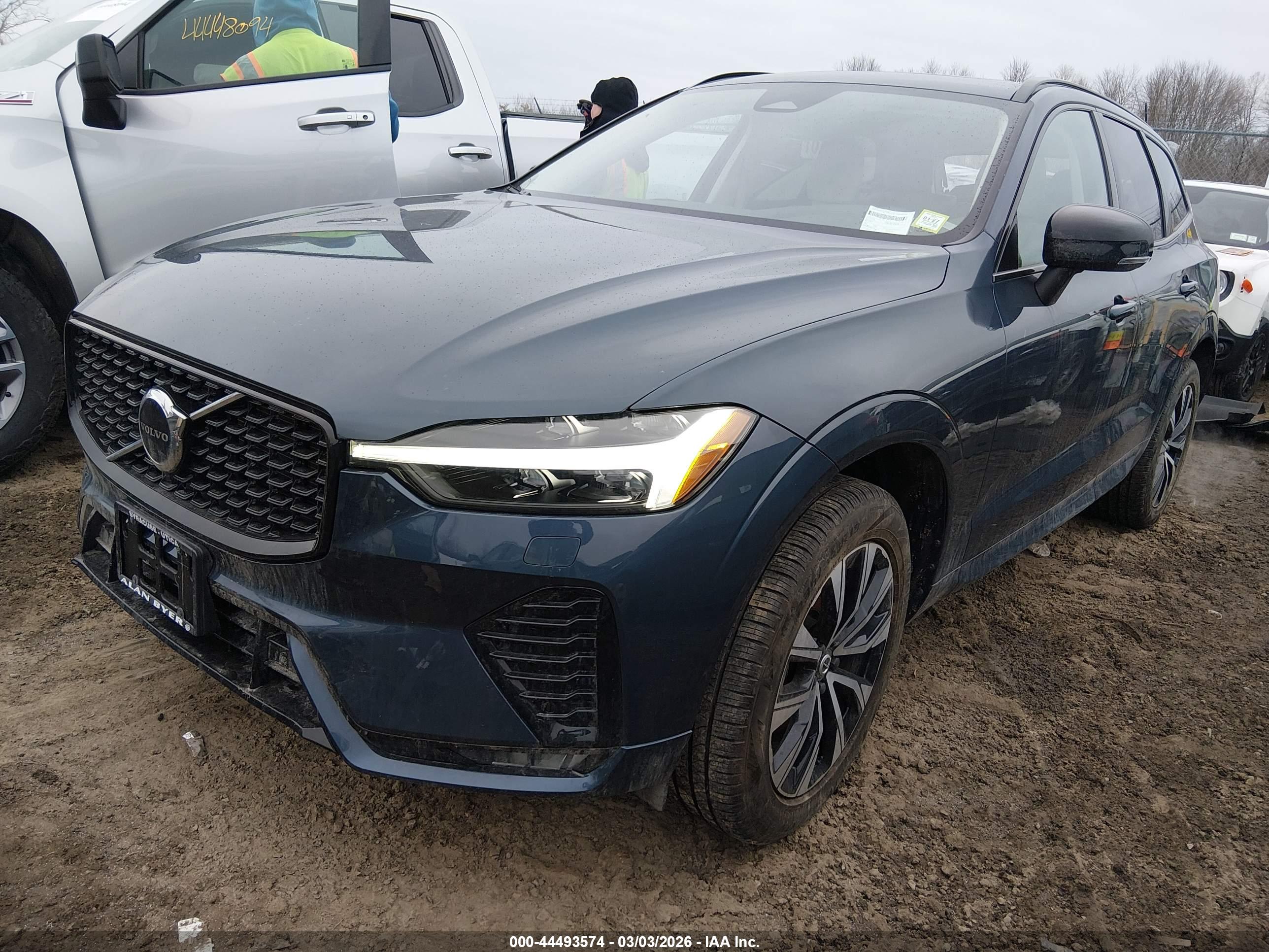 VOLVO XC60 image 2