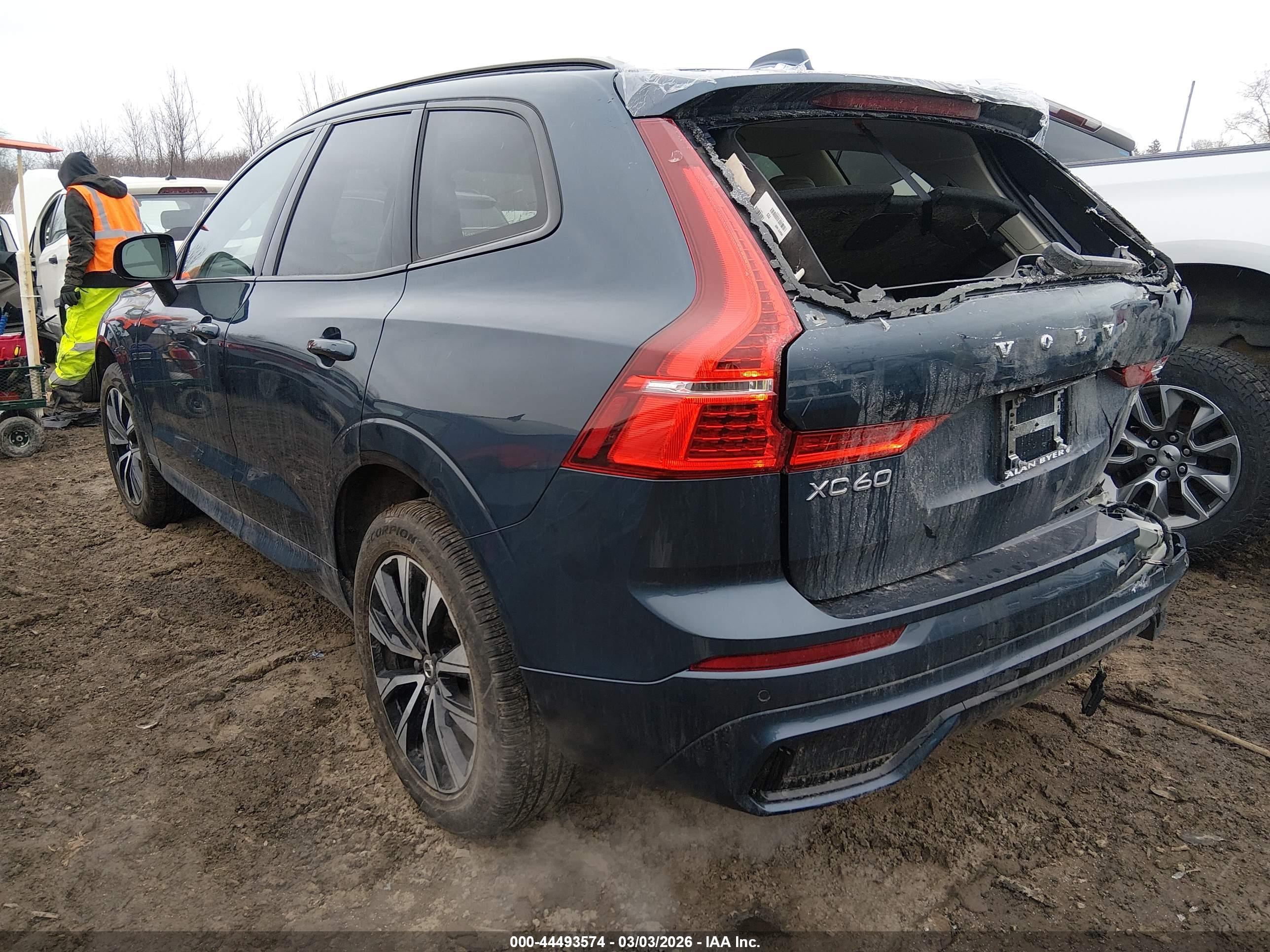 VOLVO XC60 image 3