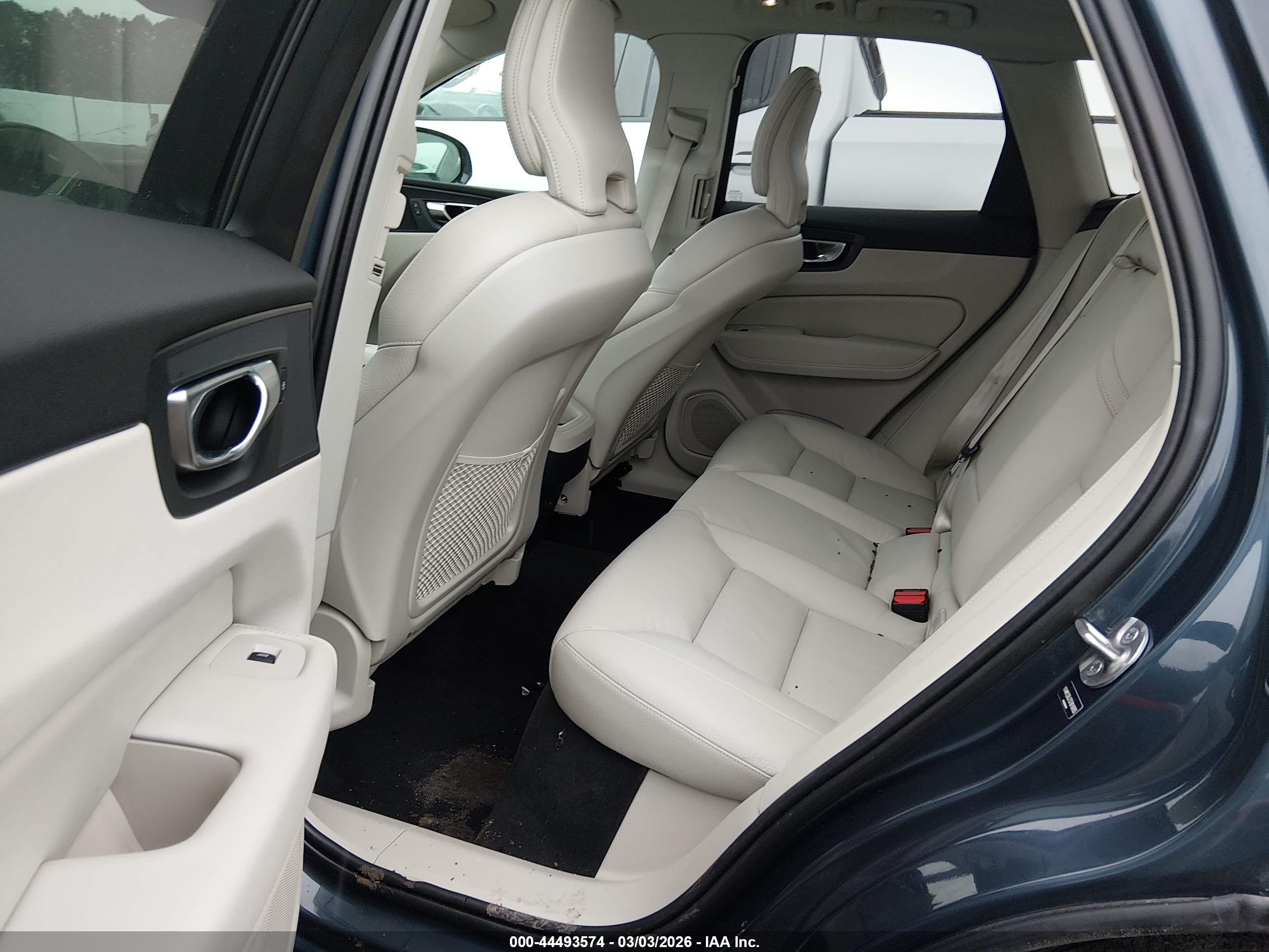 VOLVO XC60 image 8