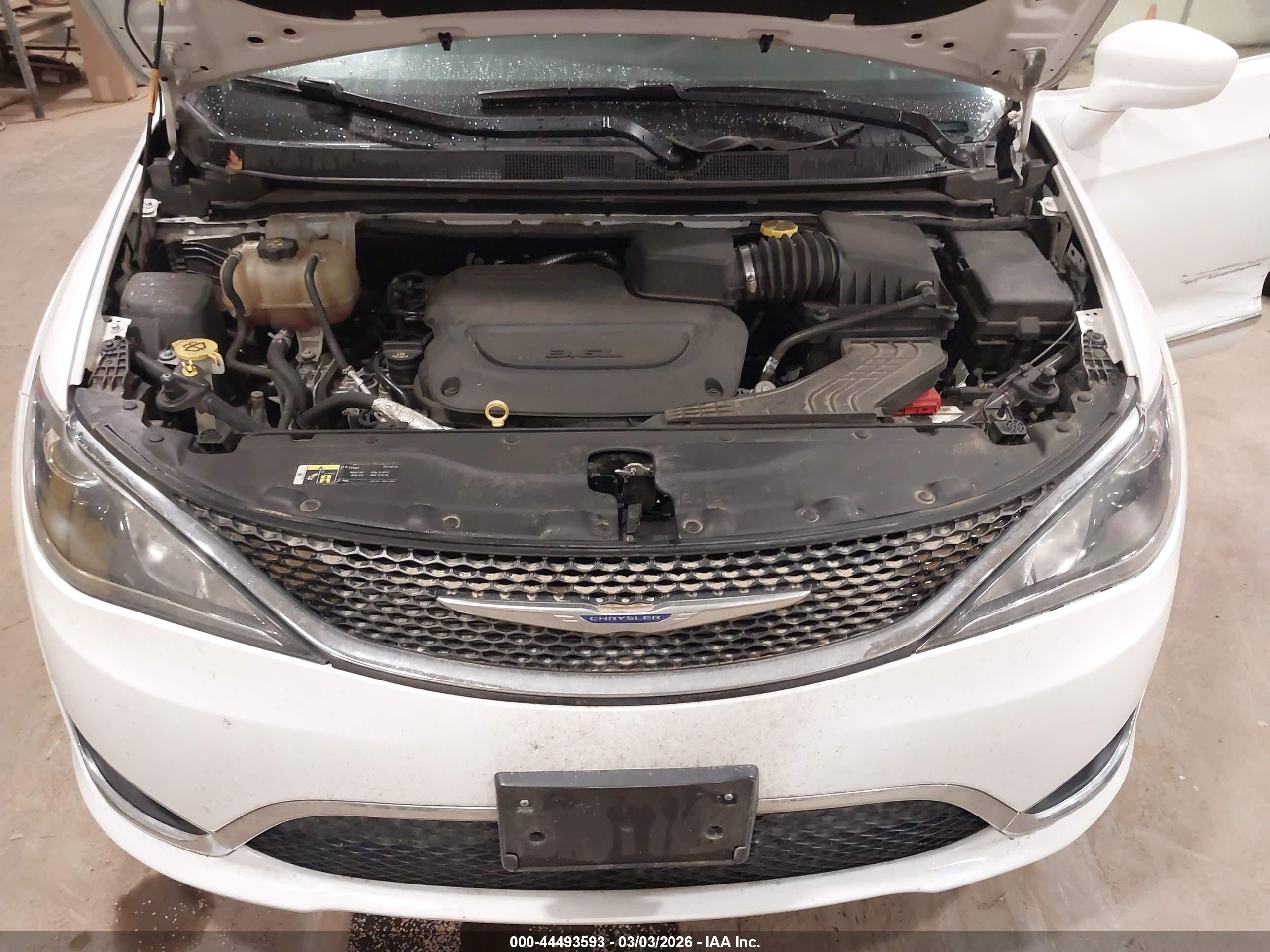 CHRYSLER PACIFICA image 10