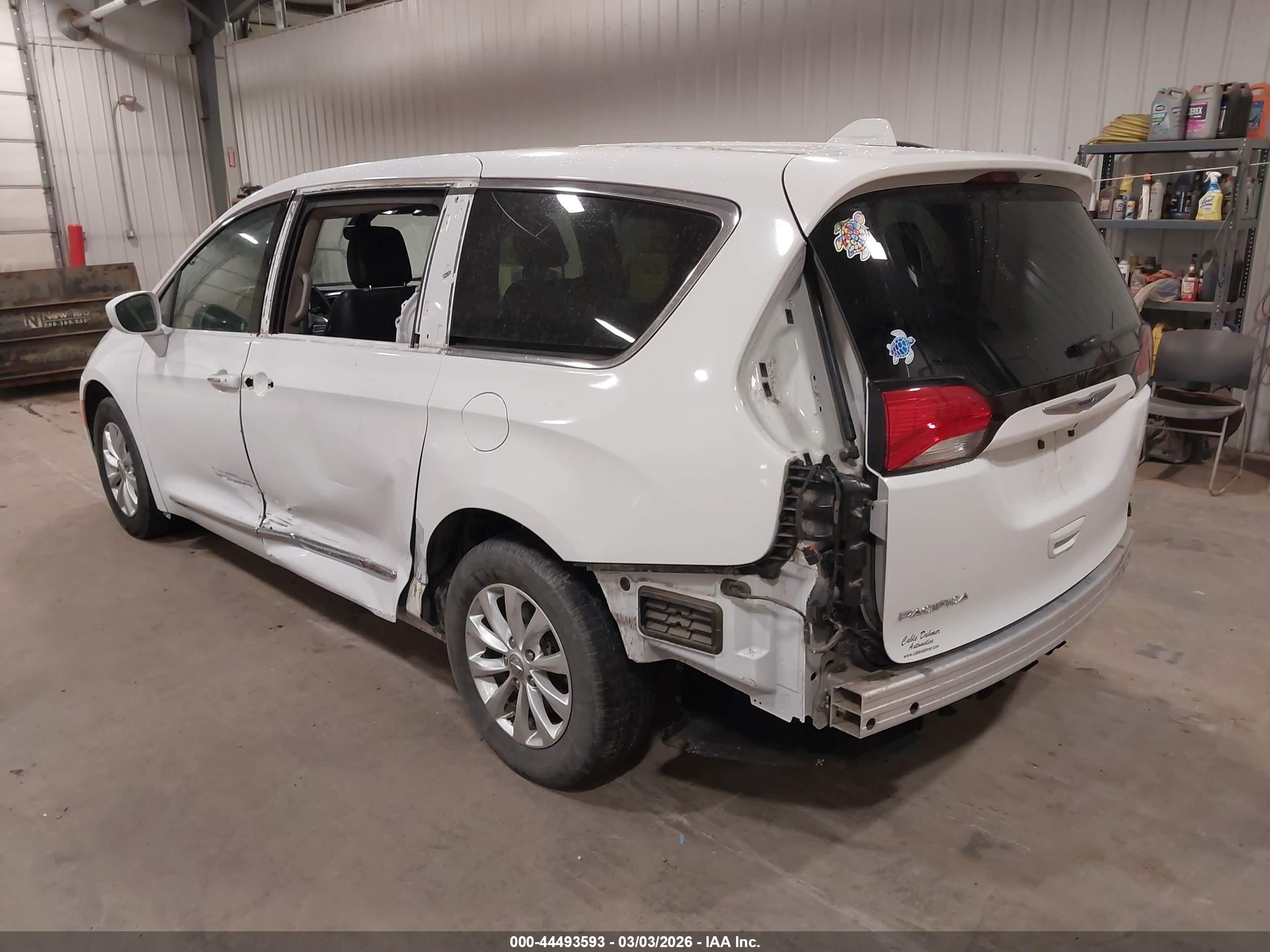 CHRYSLER PACIFICA image 3