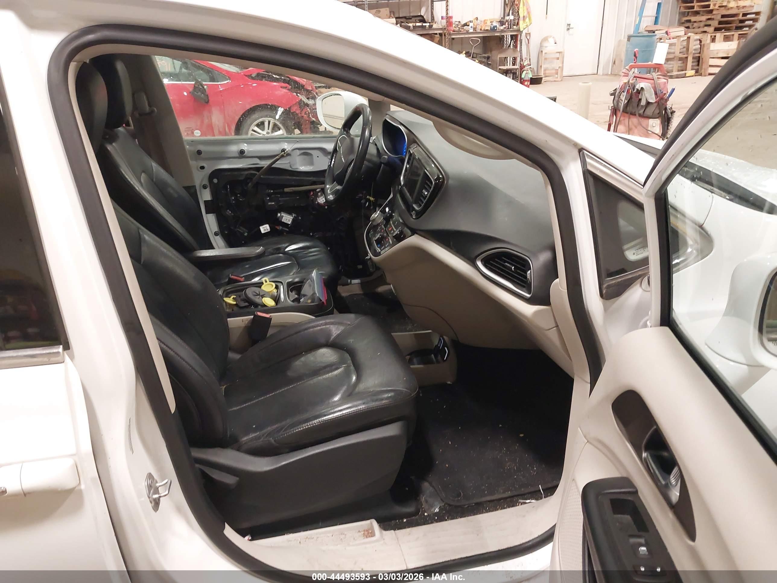 CHRYSLER PACIFICA image 5
