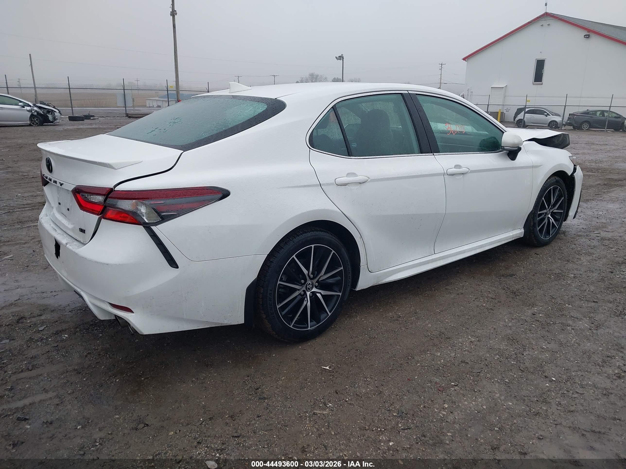 TOYOTA CAMRY image 4