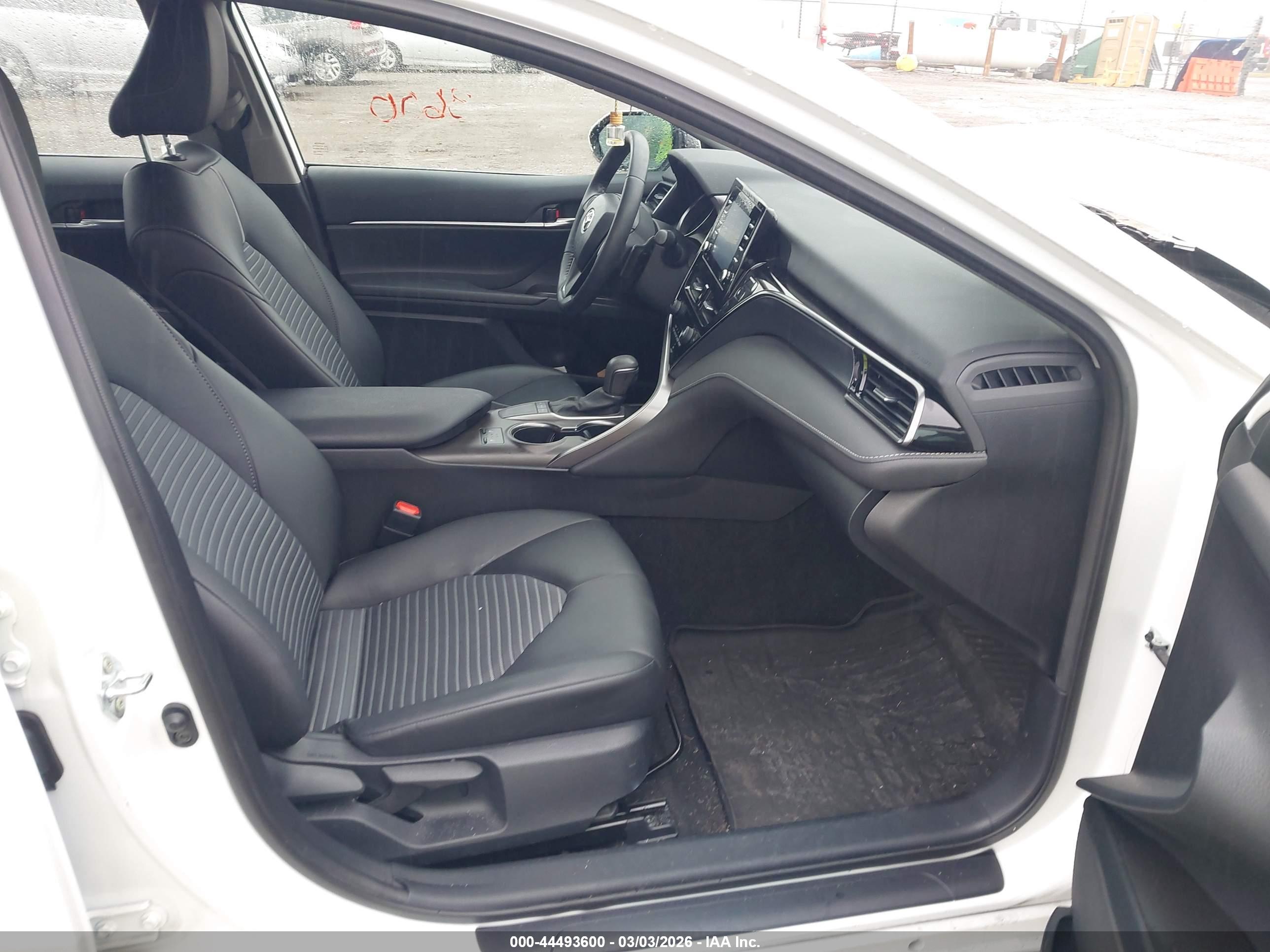 TOYOTA CAMRY image 5