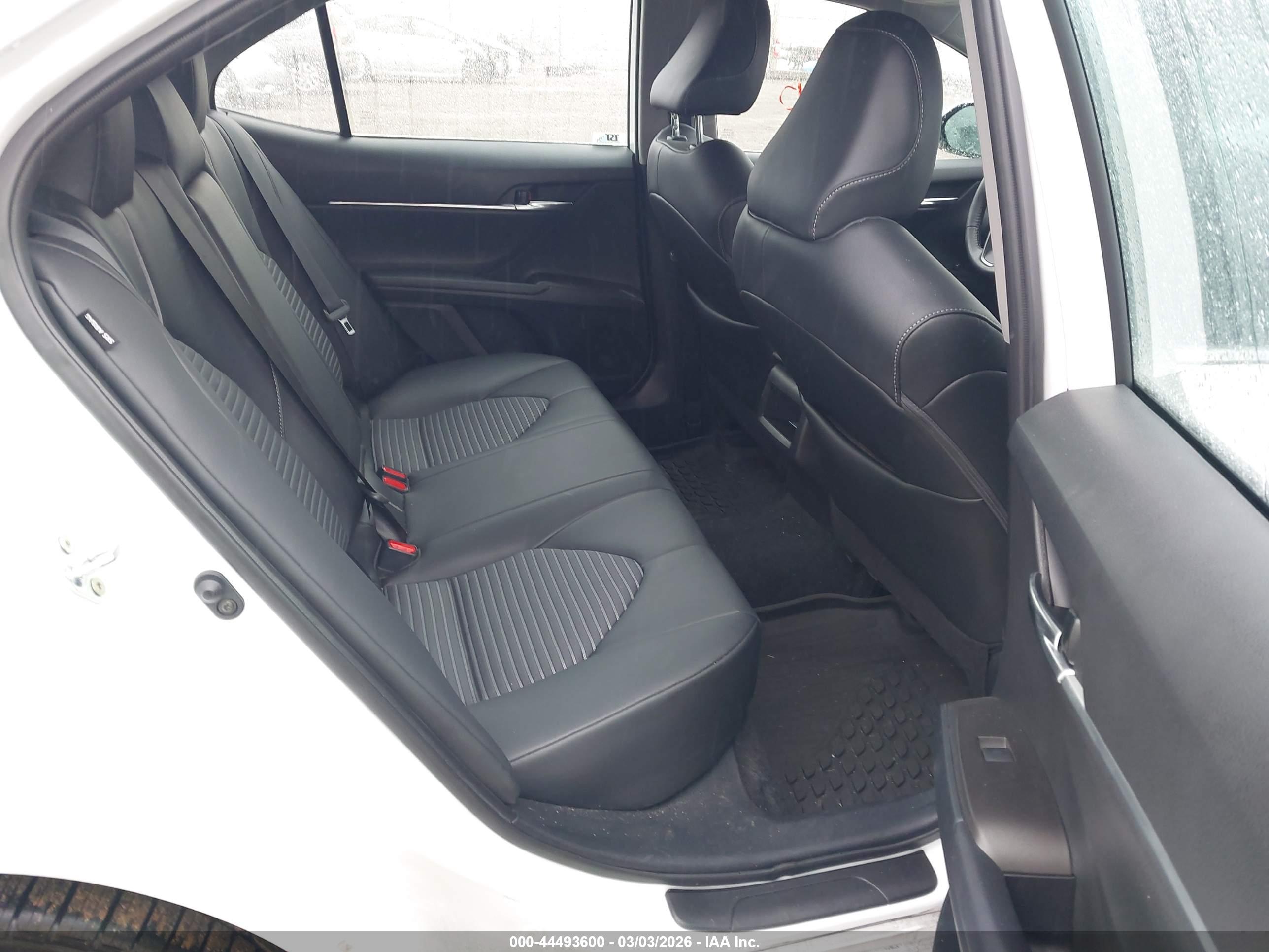 TOYOTA CAMRY image 8