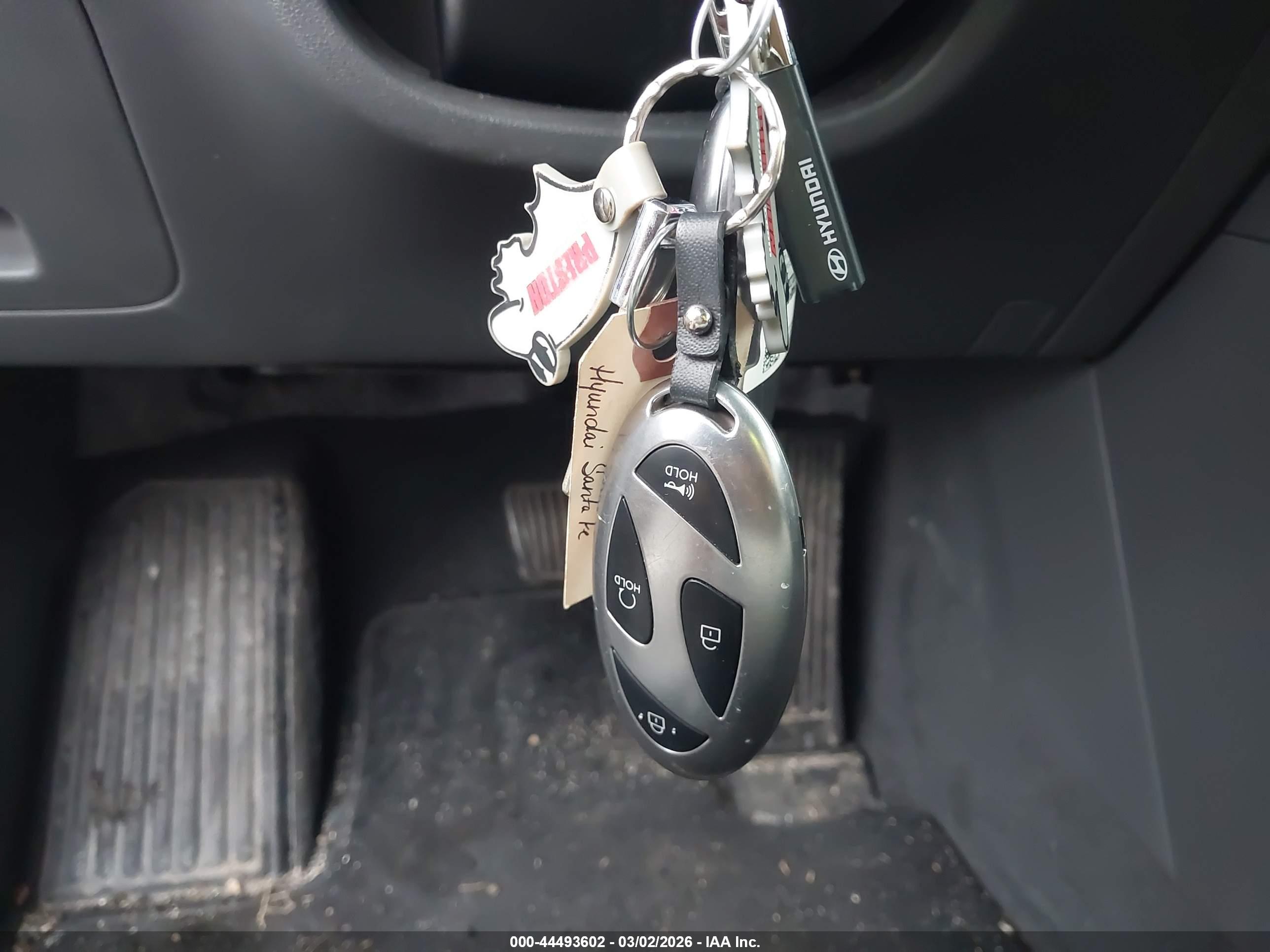 HYUNDAI SANTA image 11