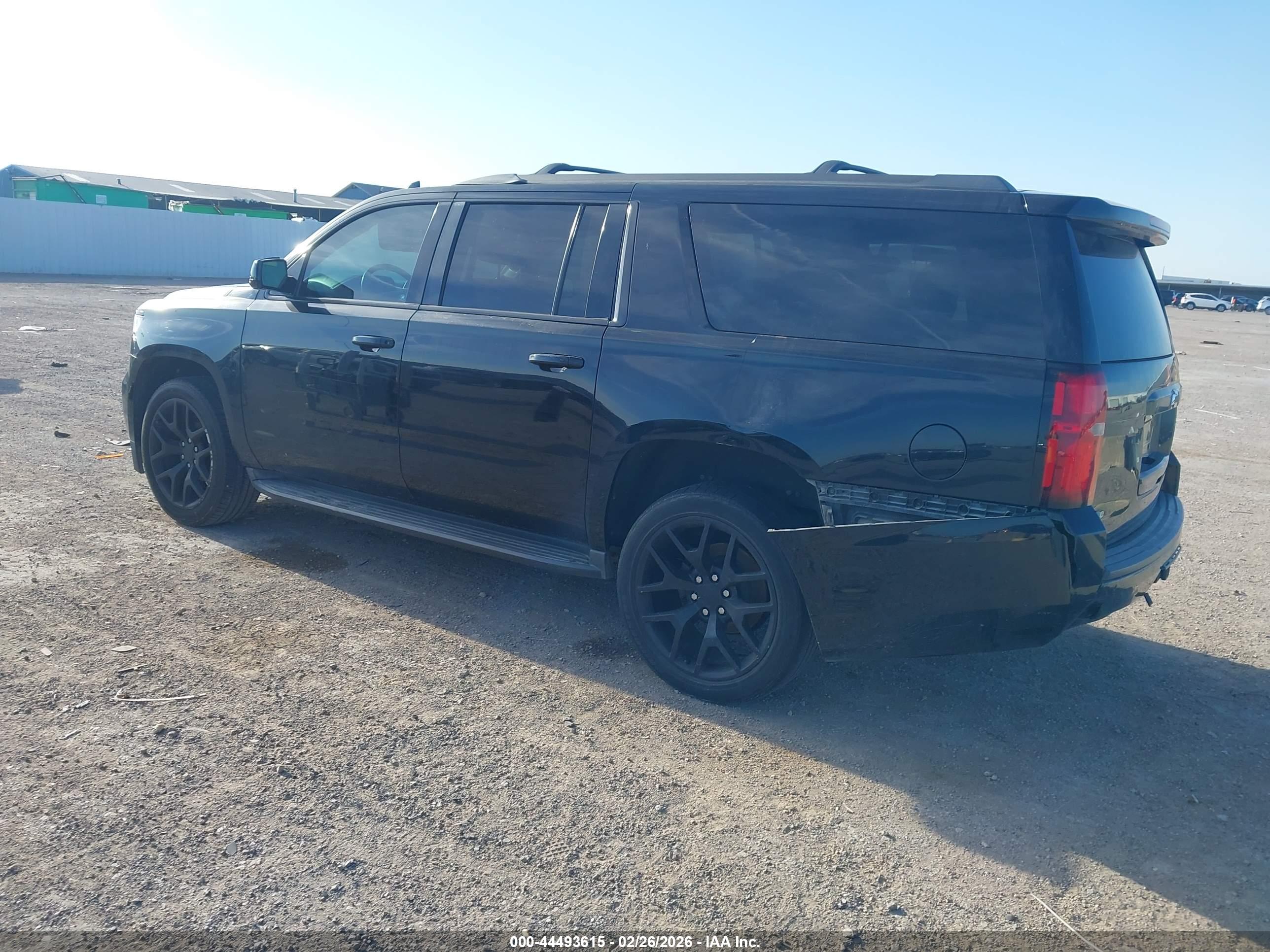 CHEVROLET SUBURBAN image 3