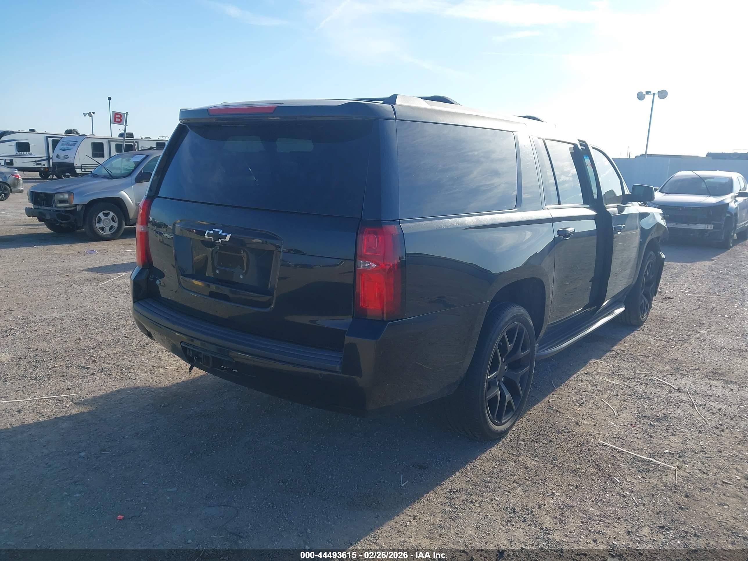 CHEVROLET SUBURBAN image 4