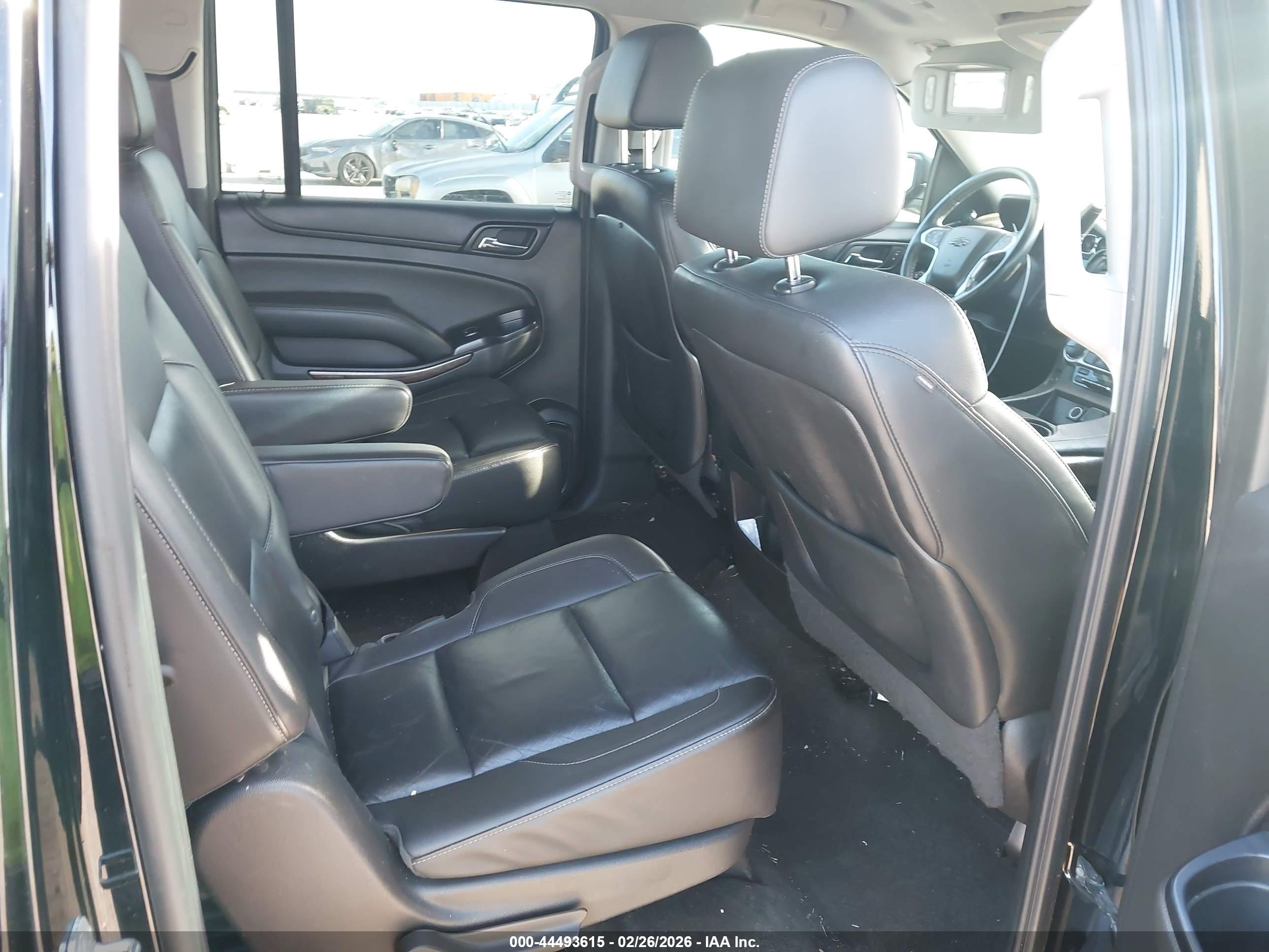 CHEVROLET SUBURBAN image 8
