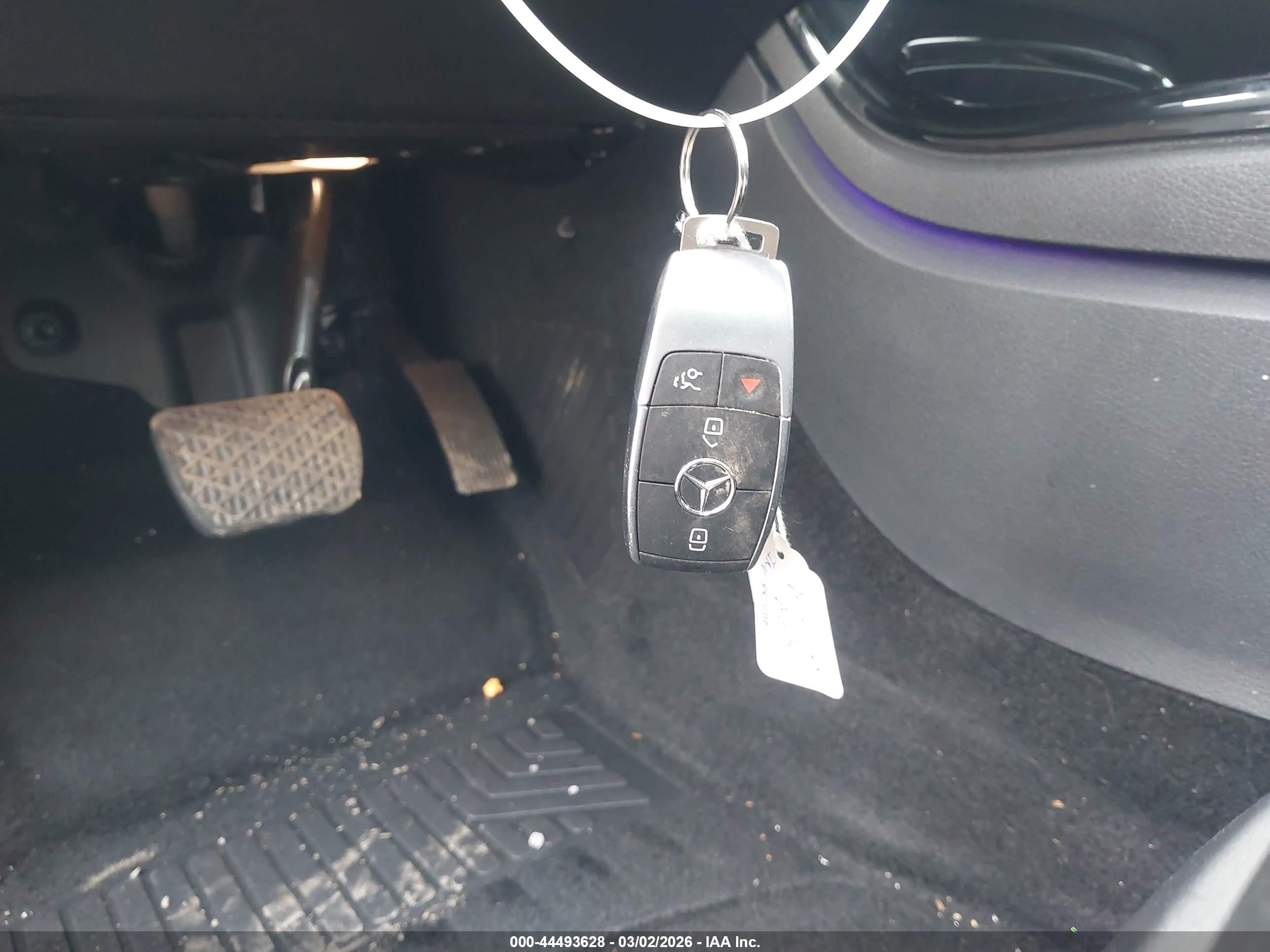 MERCEDES-BENZ A image 11