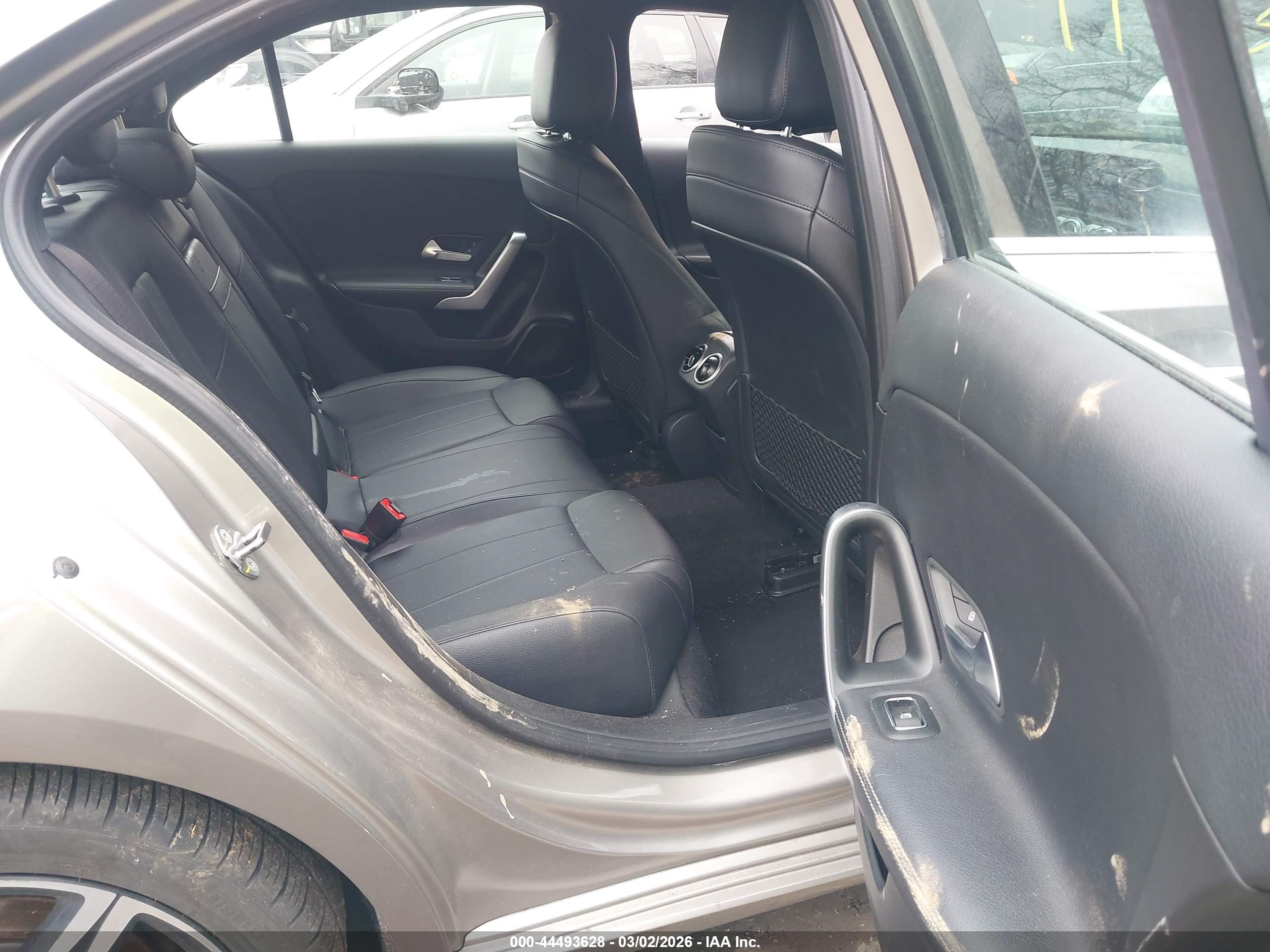 MERCEDES-BENZ A image 8