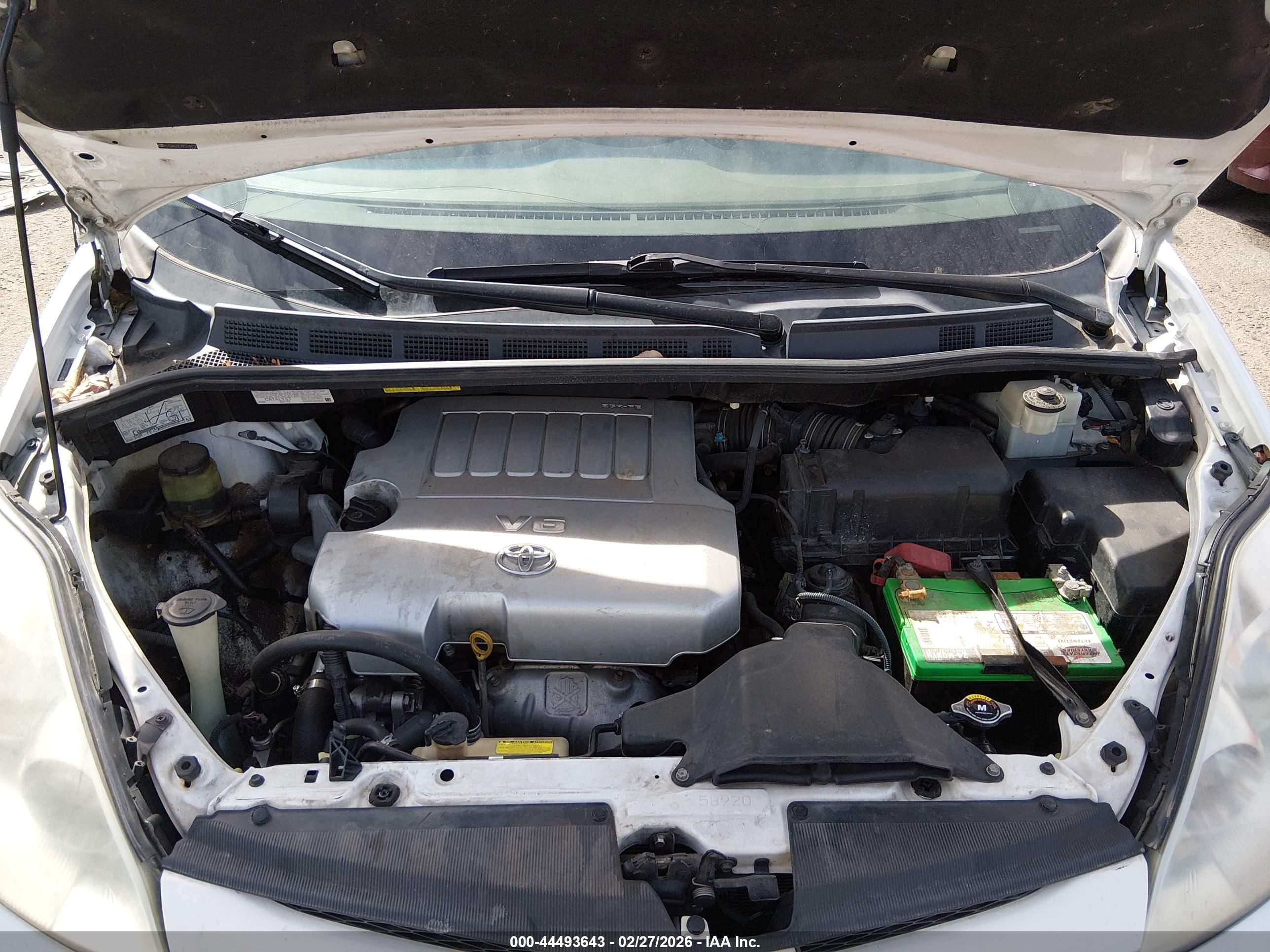 TOYOTA SIENNA image 10