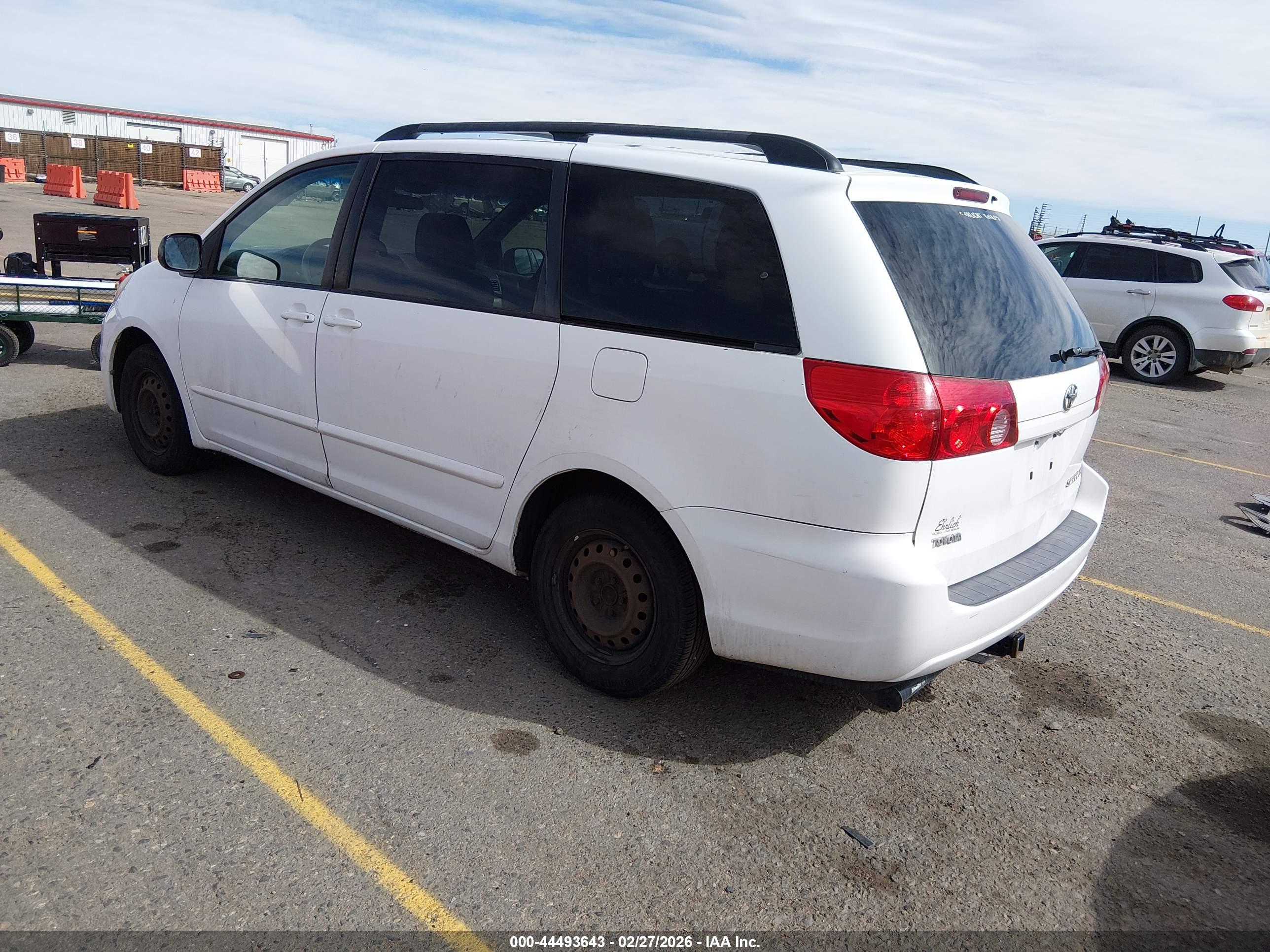 TOYOTA SIENNA image 3