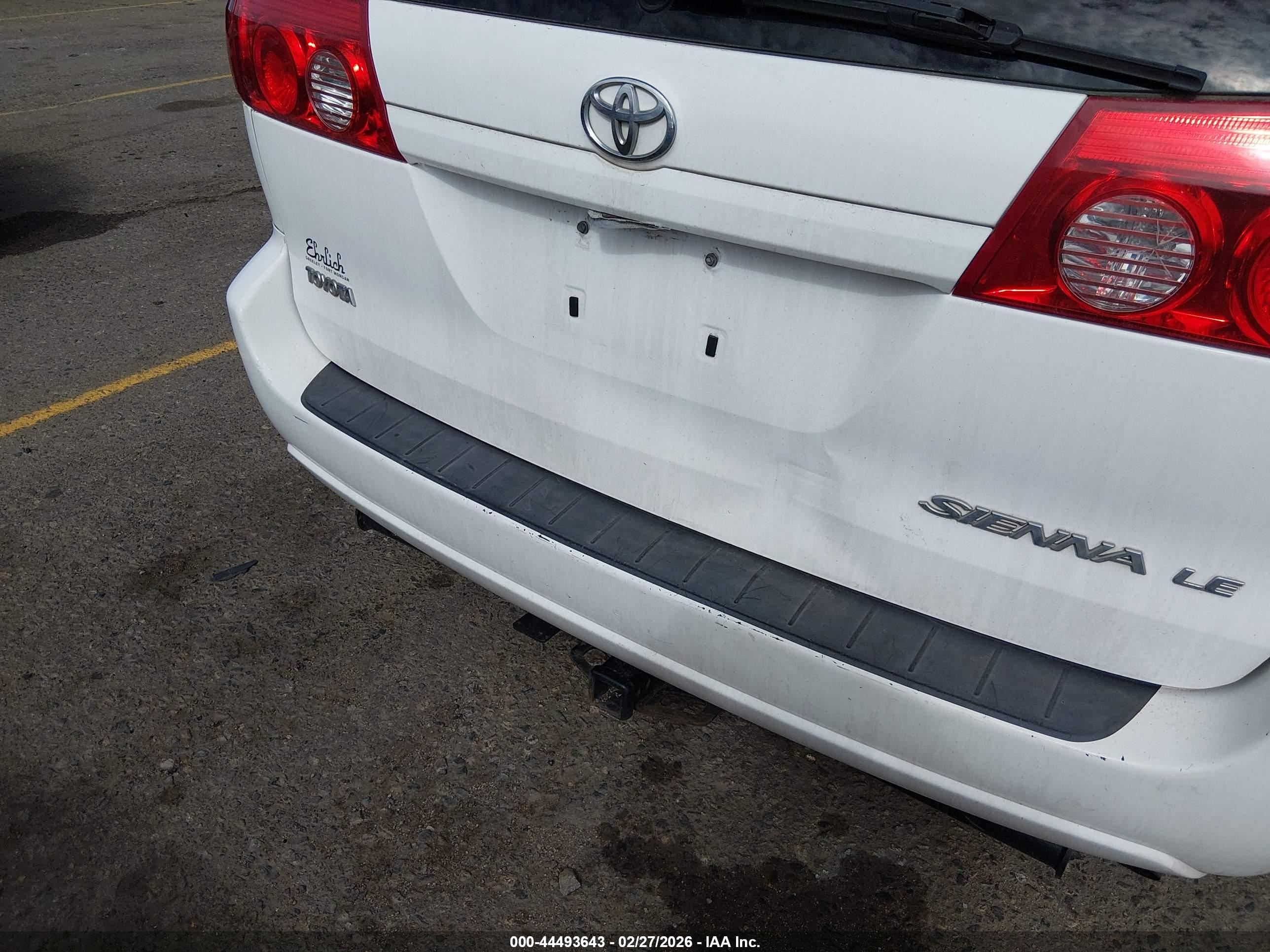 TOYOTA SIENNA image 6