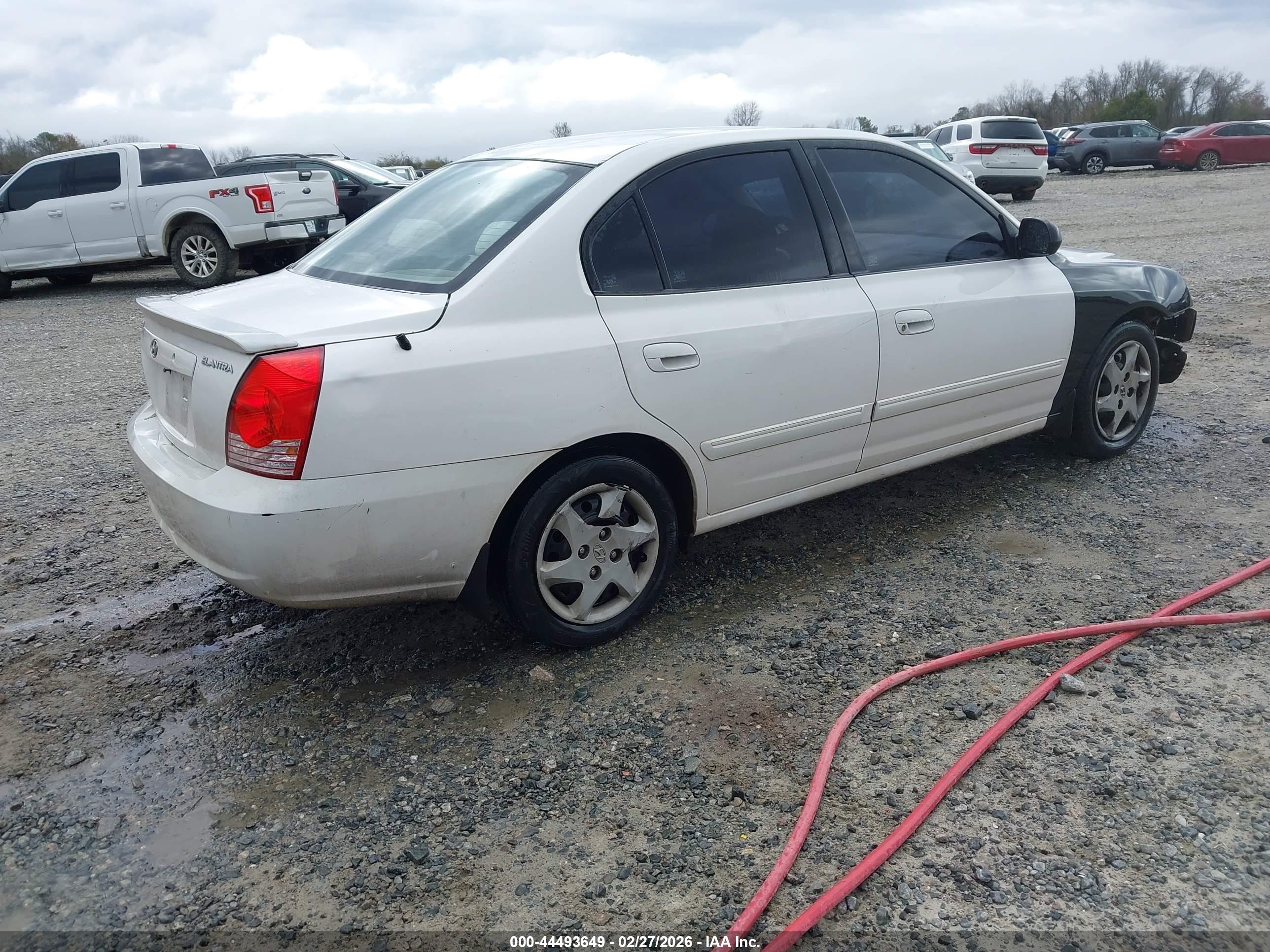 HYUNDAI ELANTRA image 4