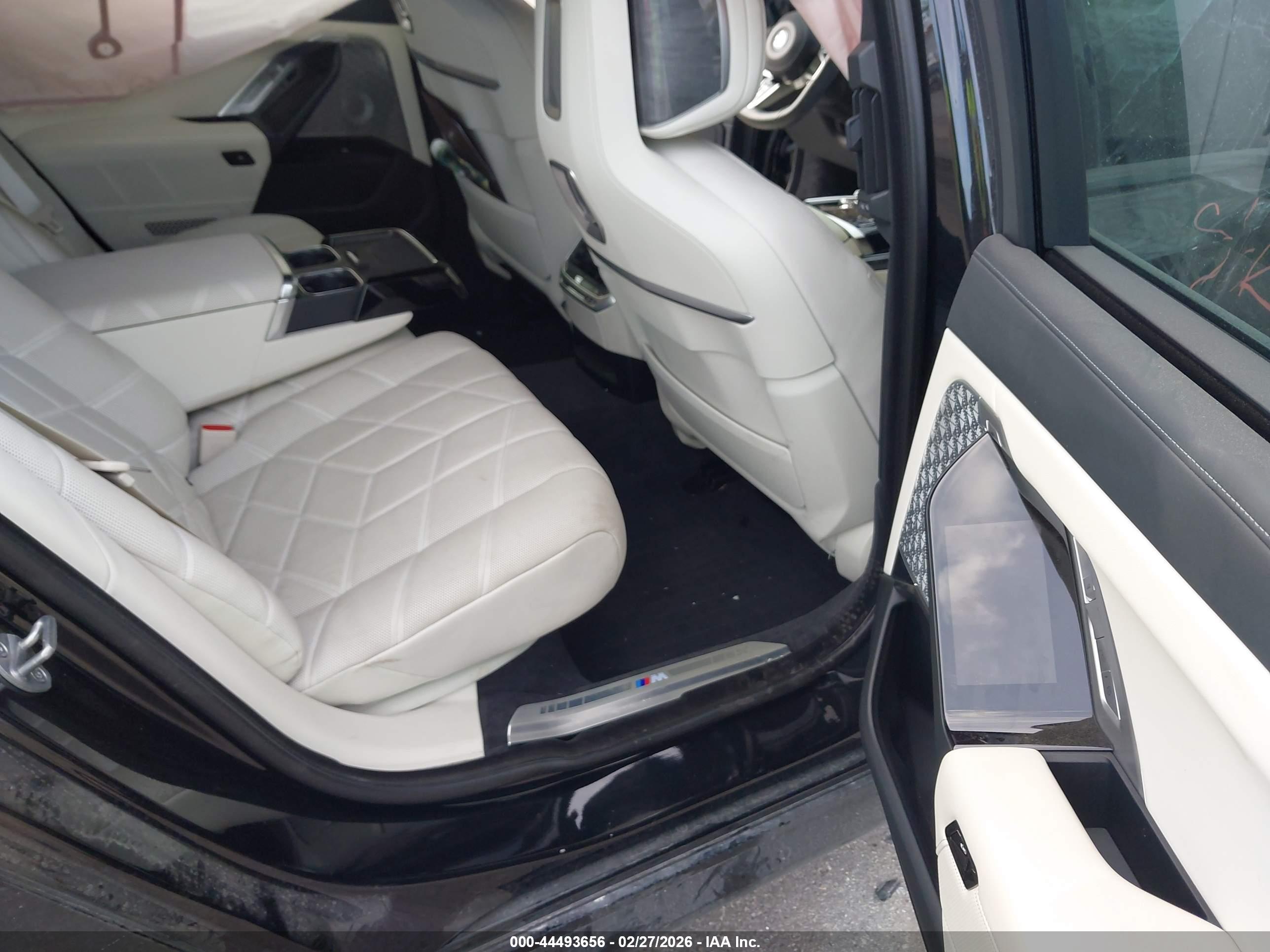 BMW I7 image 8