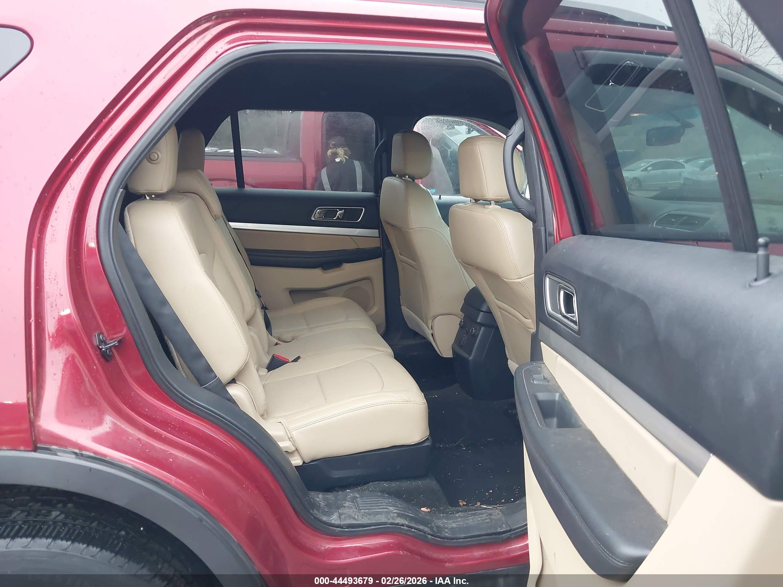 FORD EXPLORER image 8
