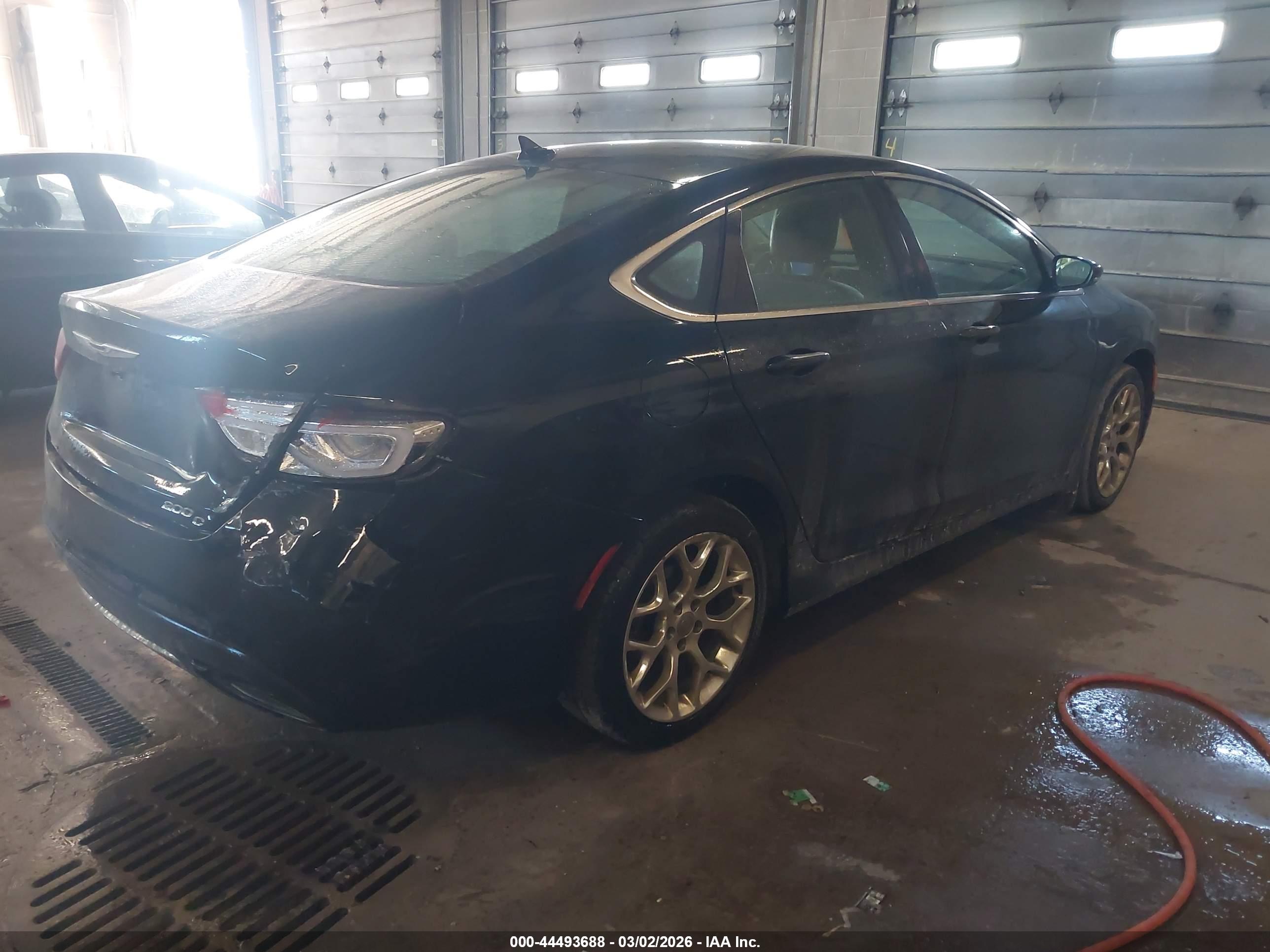 CHRYSLER 200 image 4