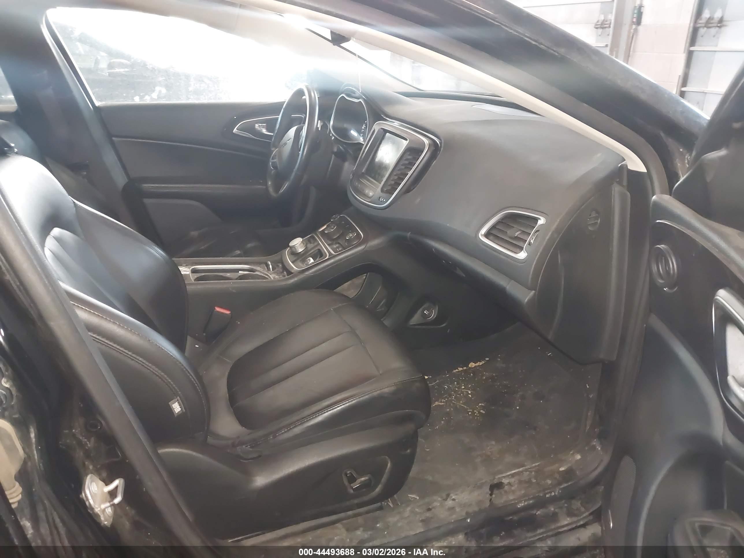 CHRYSLER 200 image 5