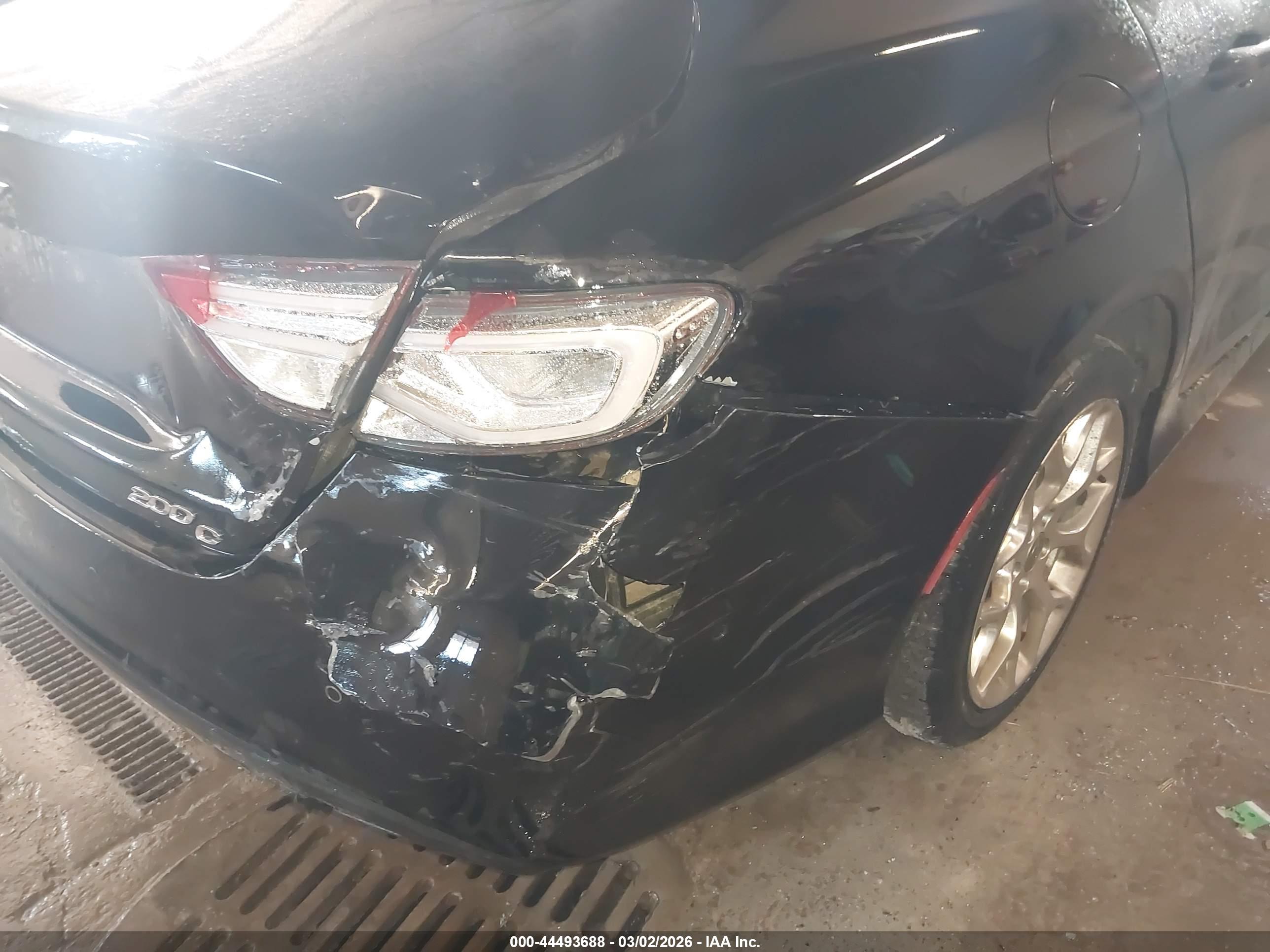 CHRYSLER 200 image 6