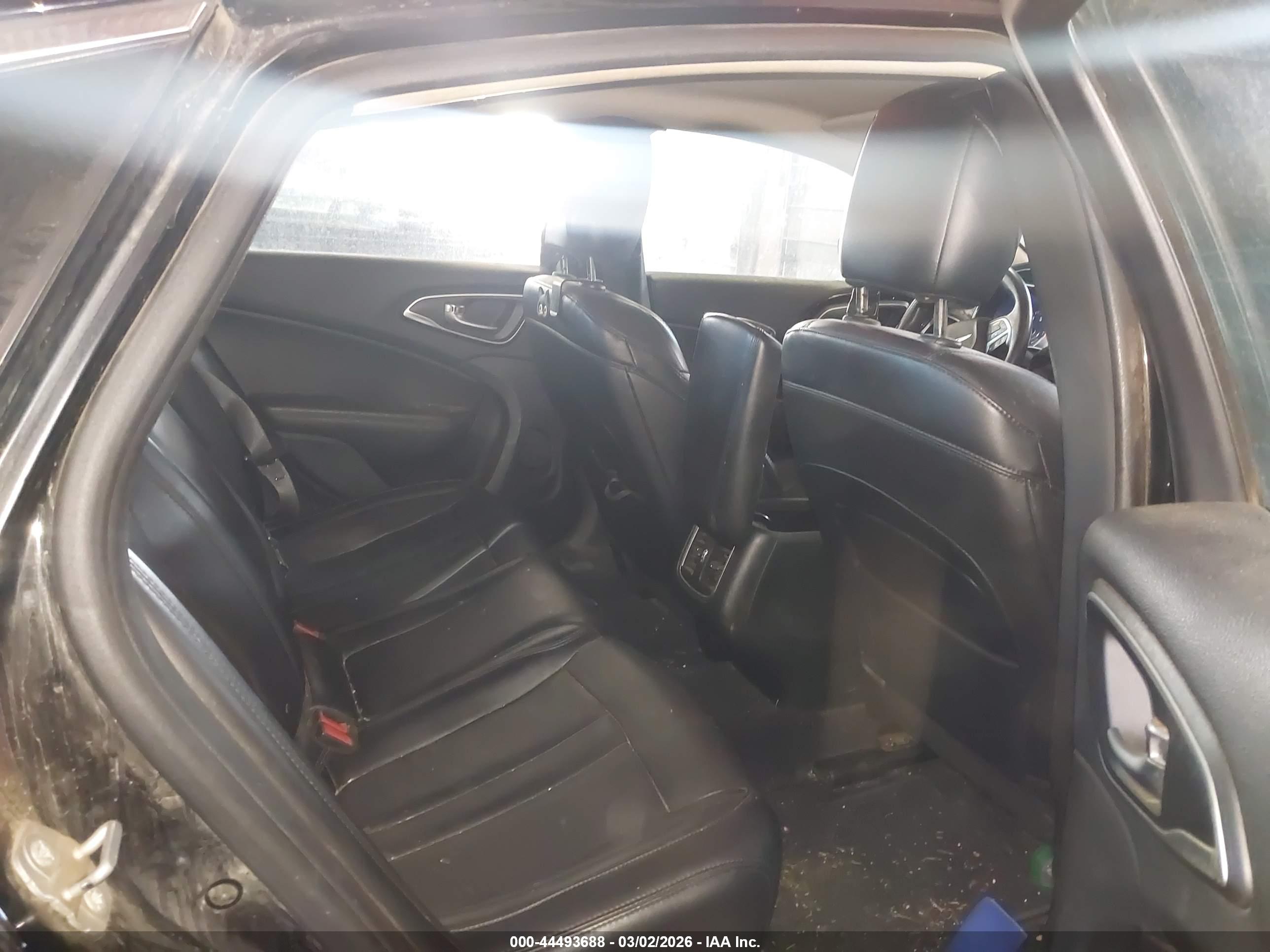 CHRYSLER 200 image 8