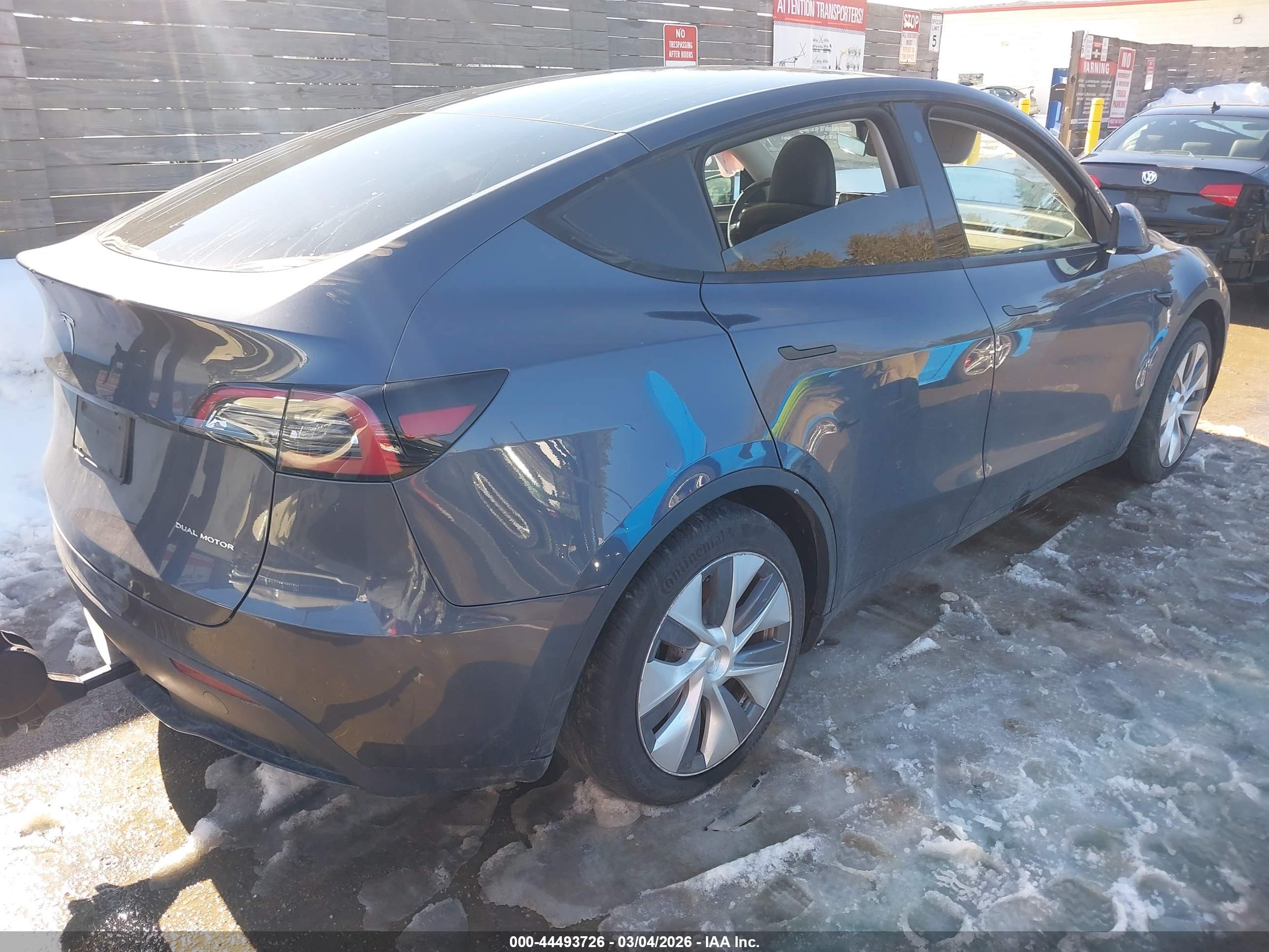 TESLA MODEL image 4