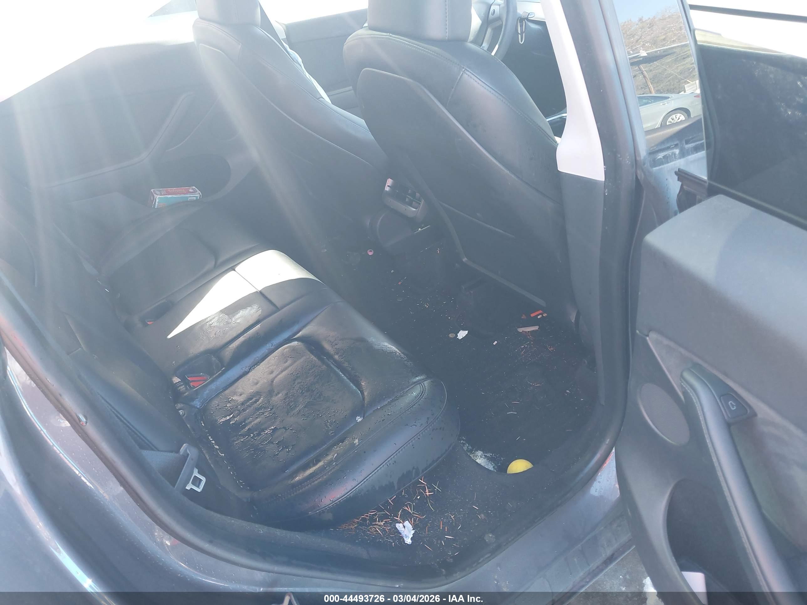 TESLA MODEL image 8