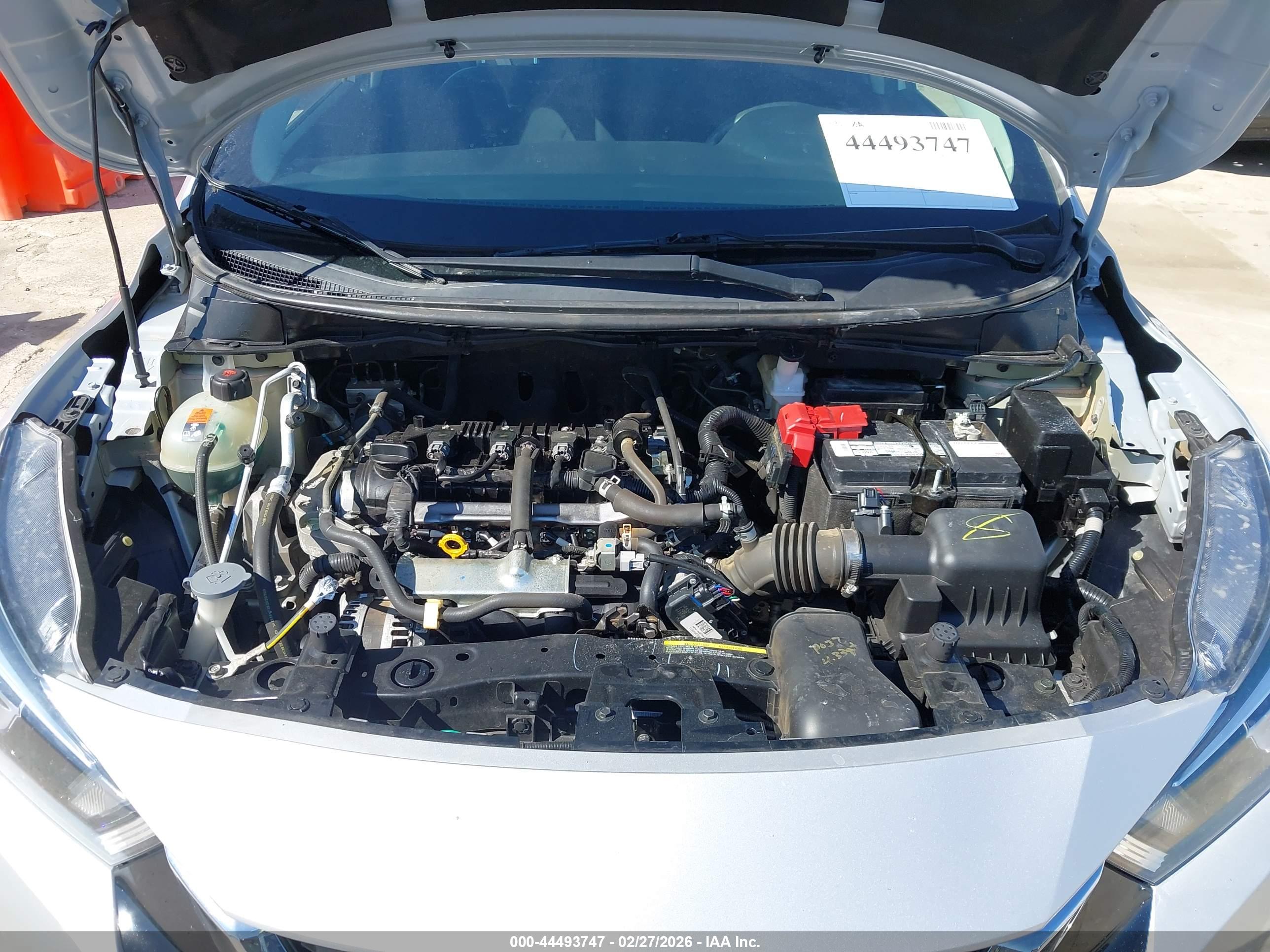 NISSAN VERSA image 10