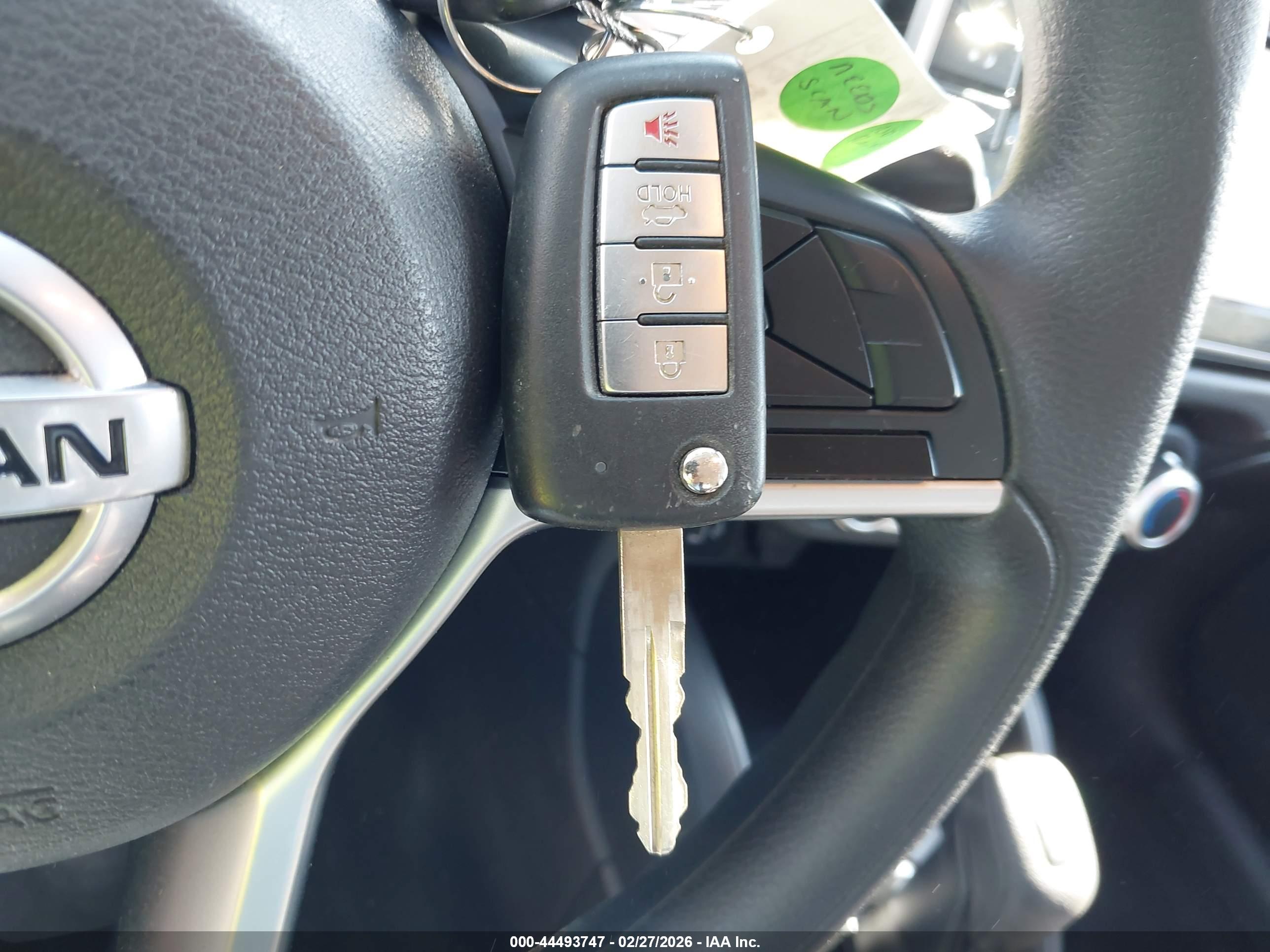 NISSAN VERSA image 11