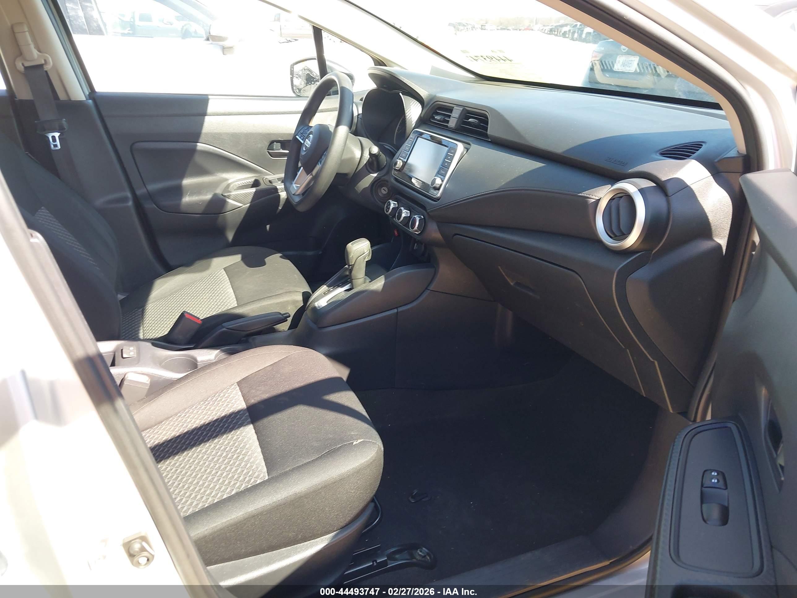 NISSAN VERSA image 5