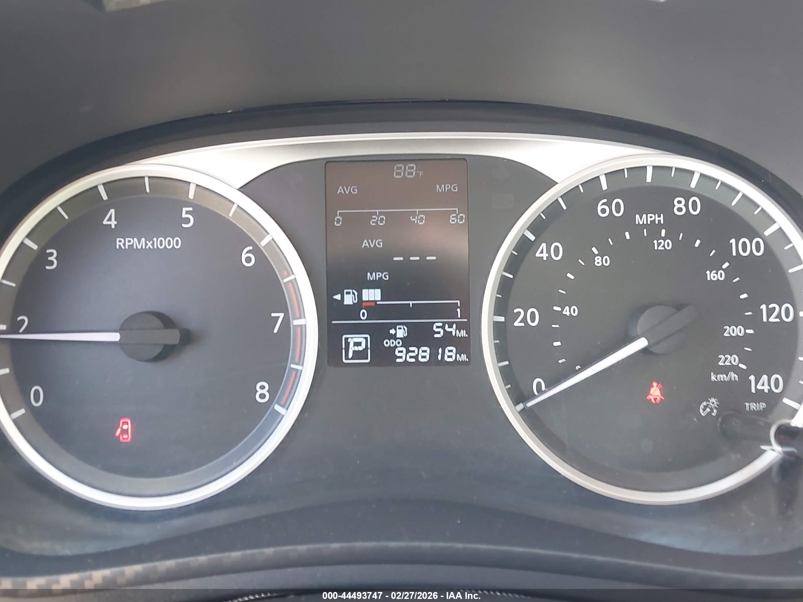 NISSAN VERSA image 7