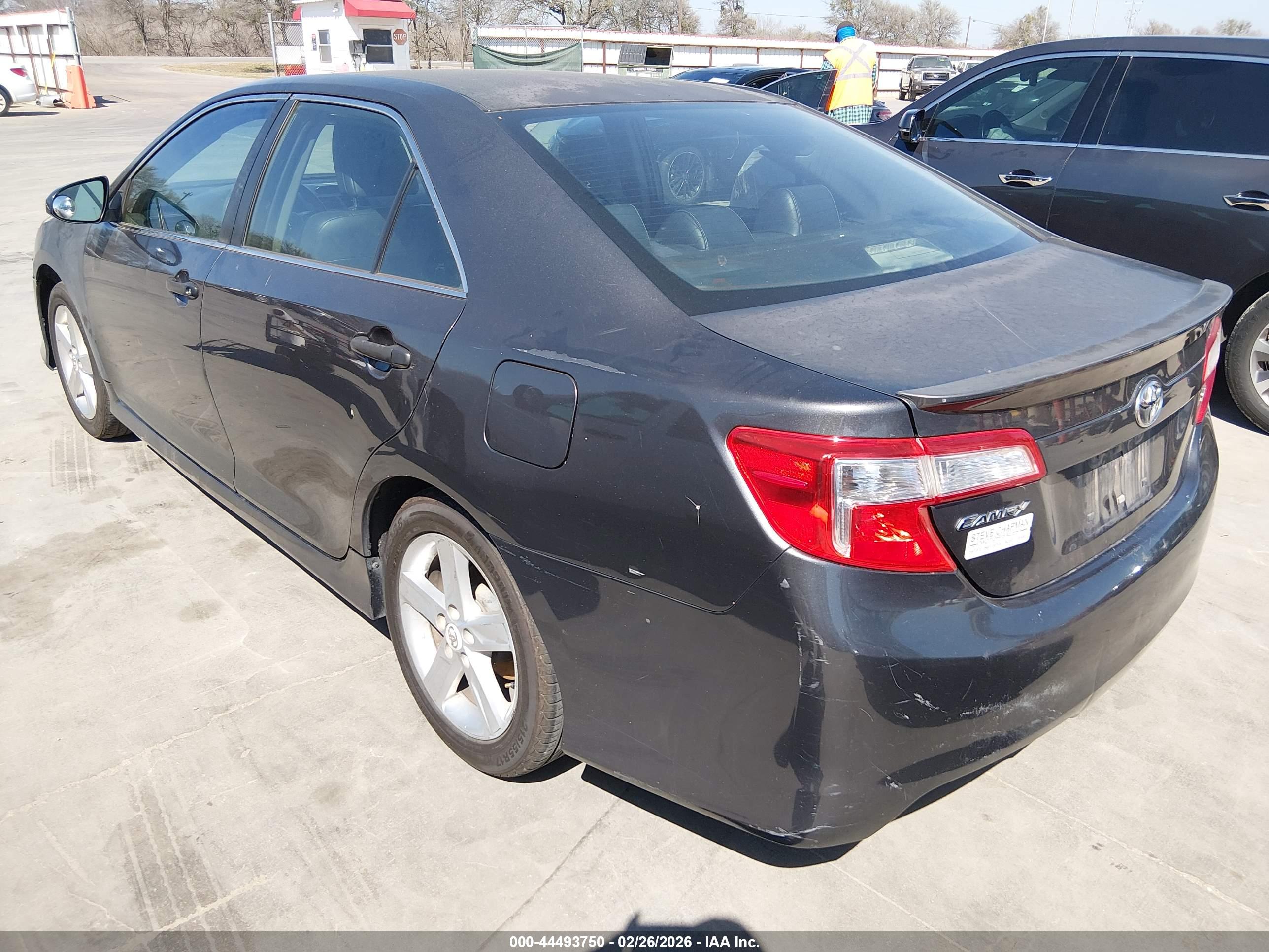 TOYOTA CAMRY image 3