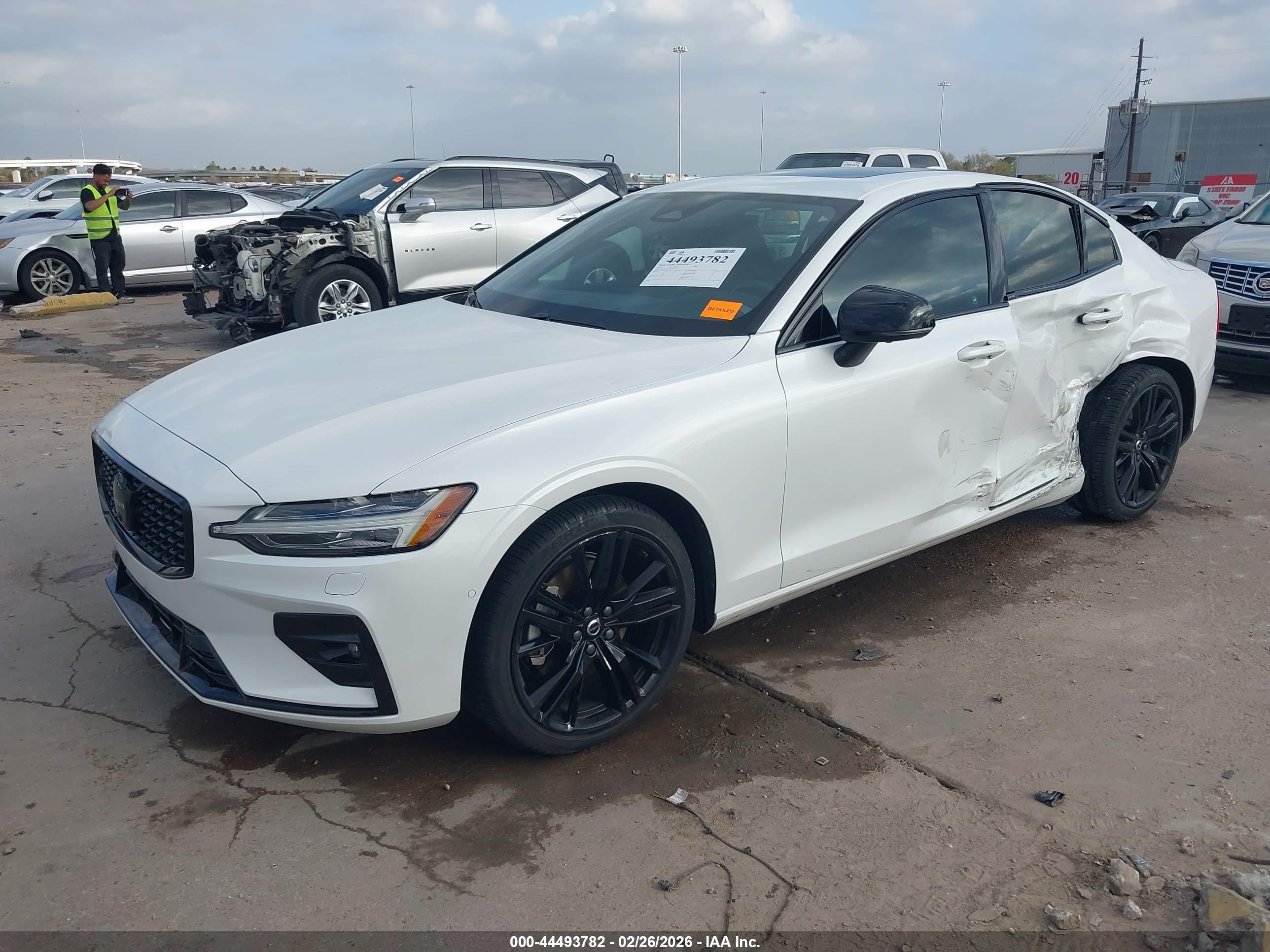 VOLVO S60 image 2