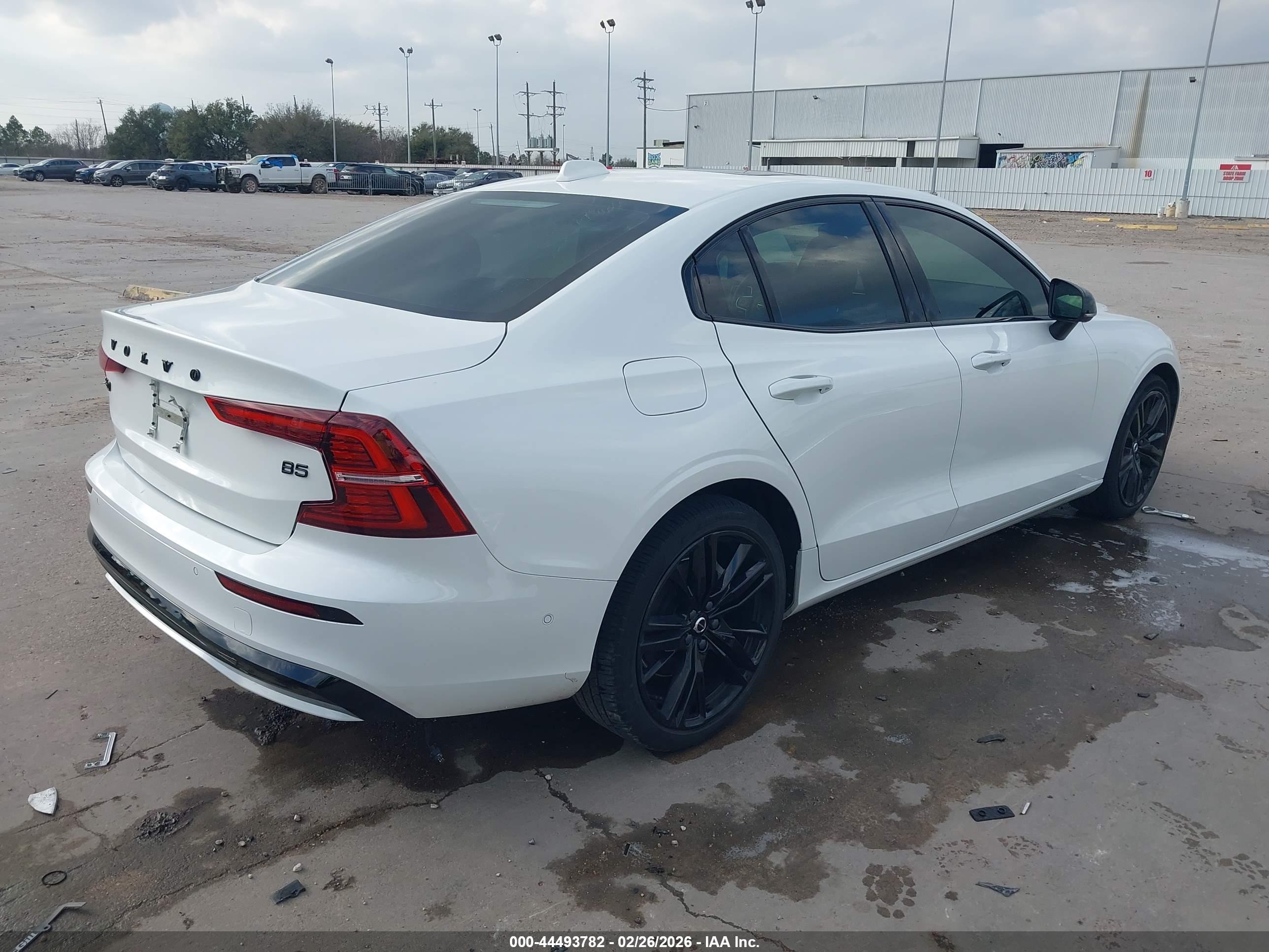 VOLVO S60 image 4