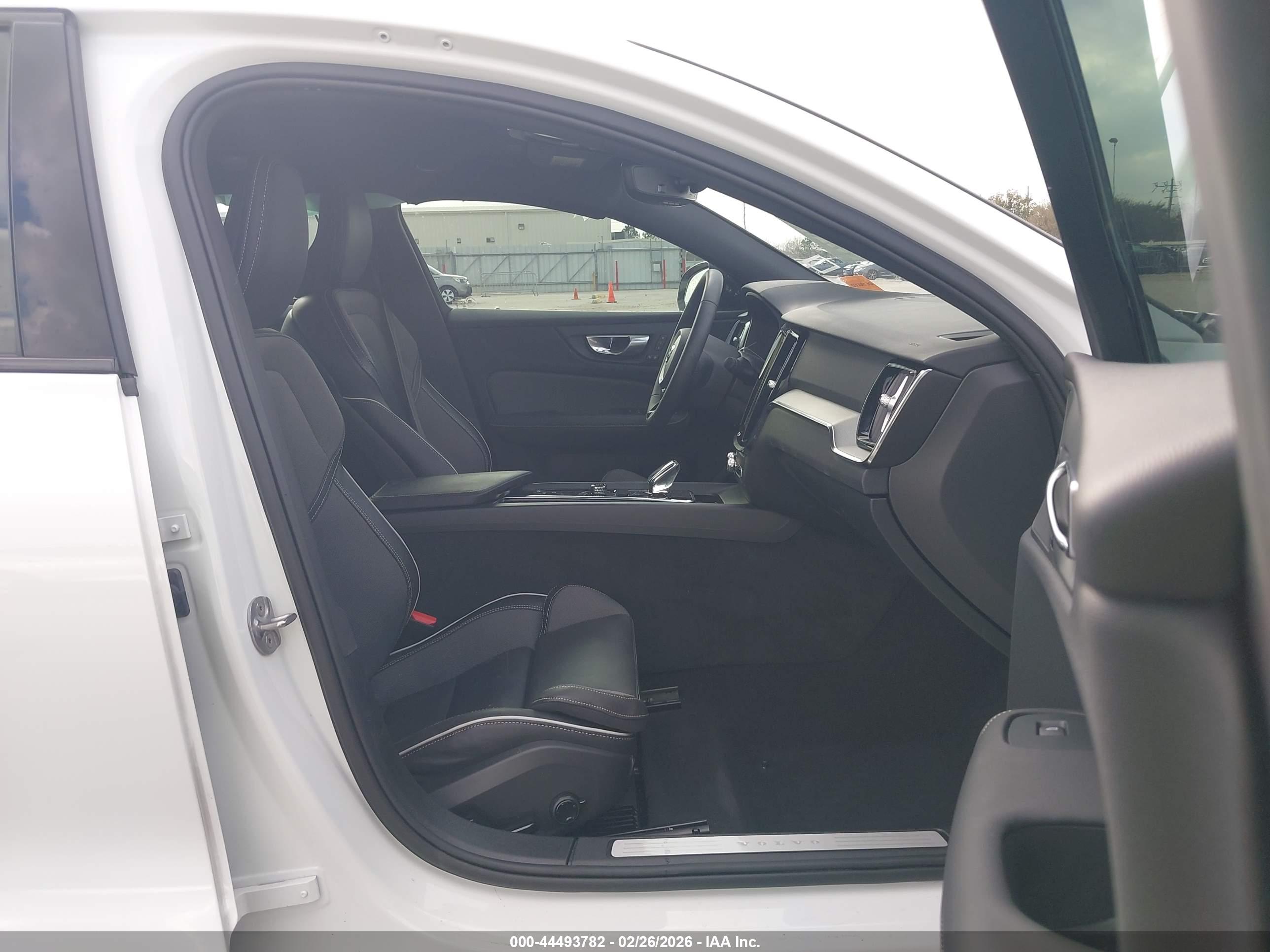 VOLVO S60 image 5