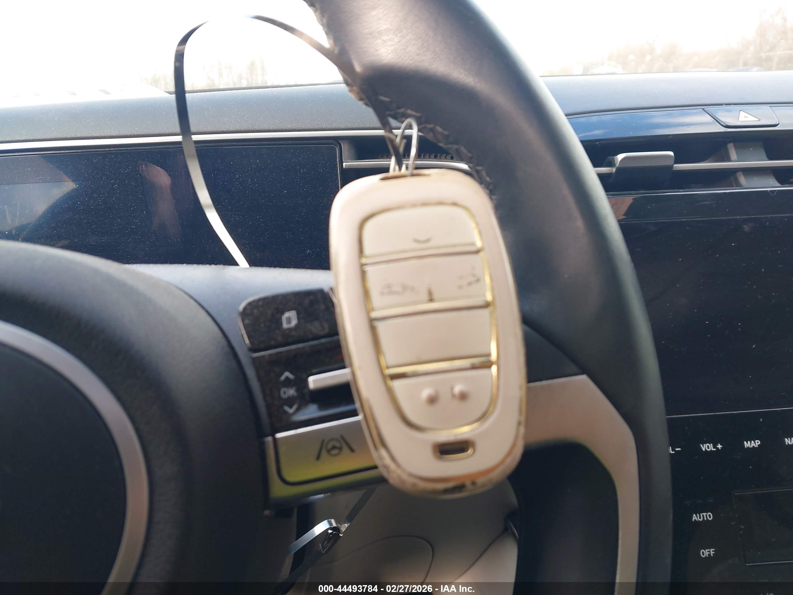 HYUNDAI TUCSON image 11