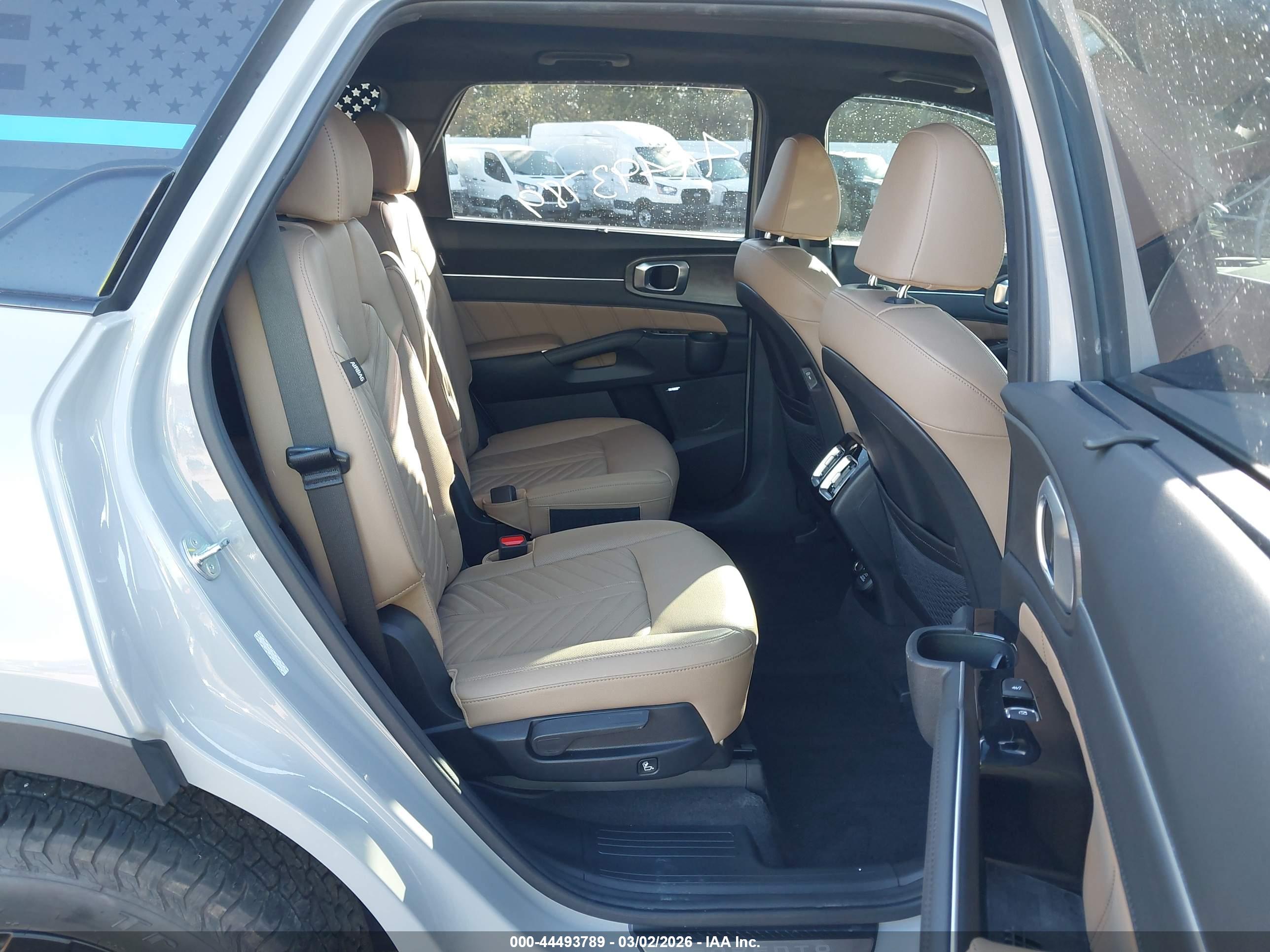 KIA SORENTO image 8
